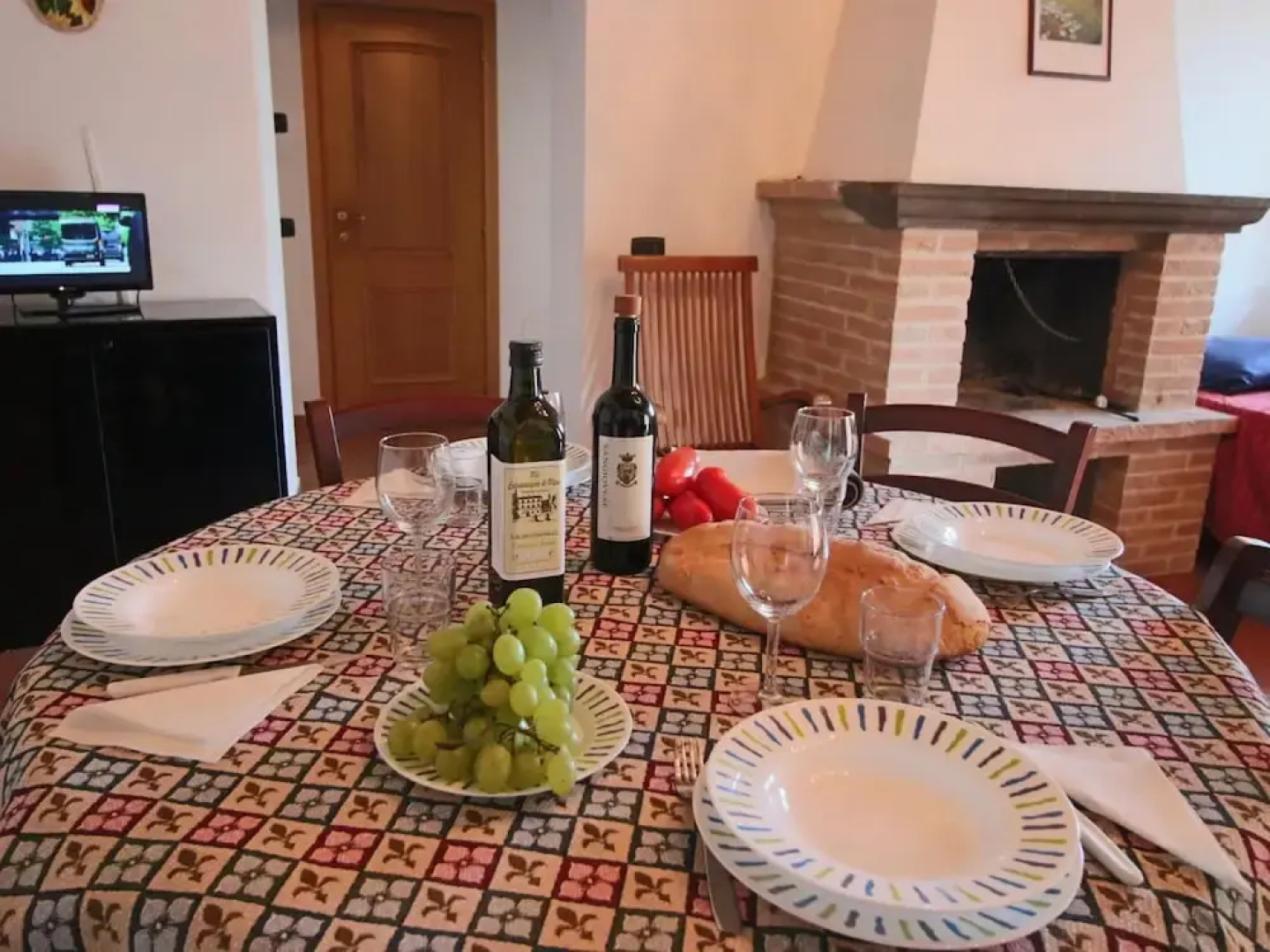 Farmhouse Bliss With Pool, Wine and Tails