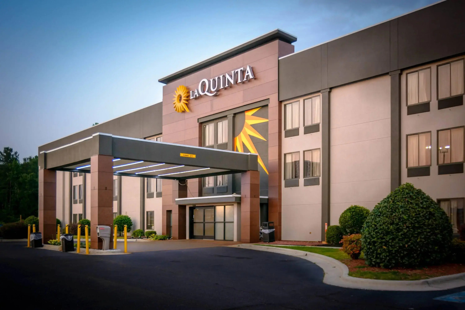 La Quinta Inn & Suites by Wyndham Fayetteville I-95