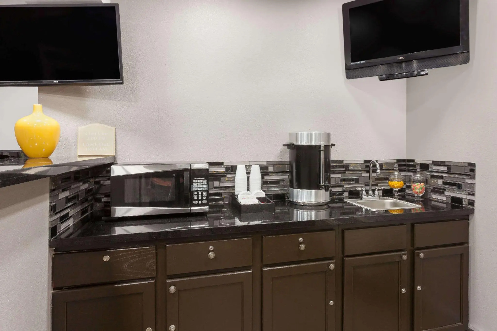 Studio 6 Suites San Ysidro, CA -San Diego South Bay