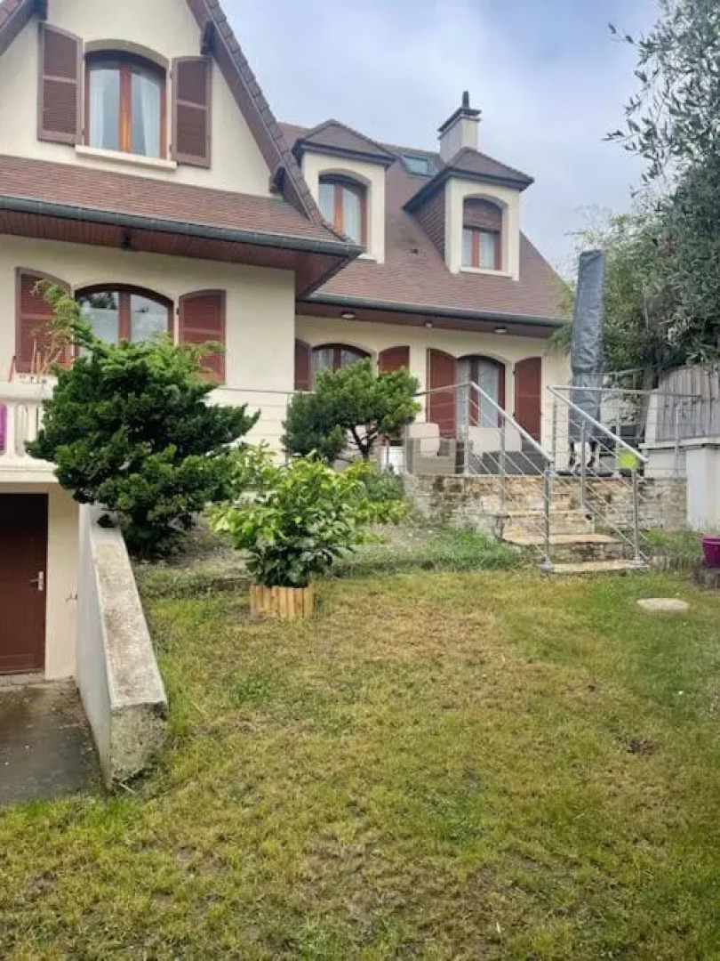 Beautiful and tidy house in the Paris area