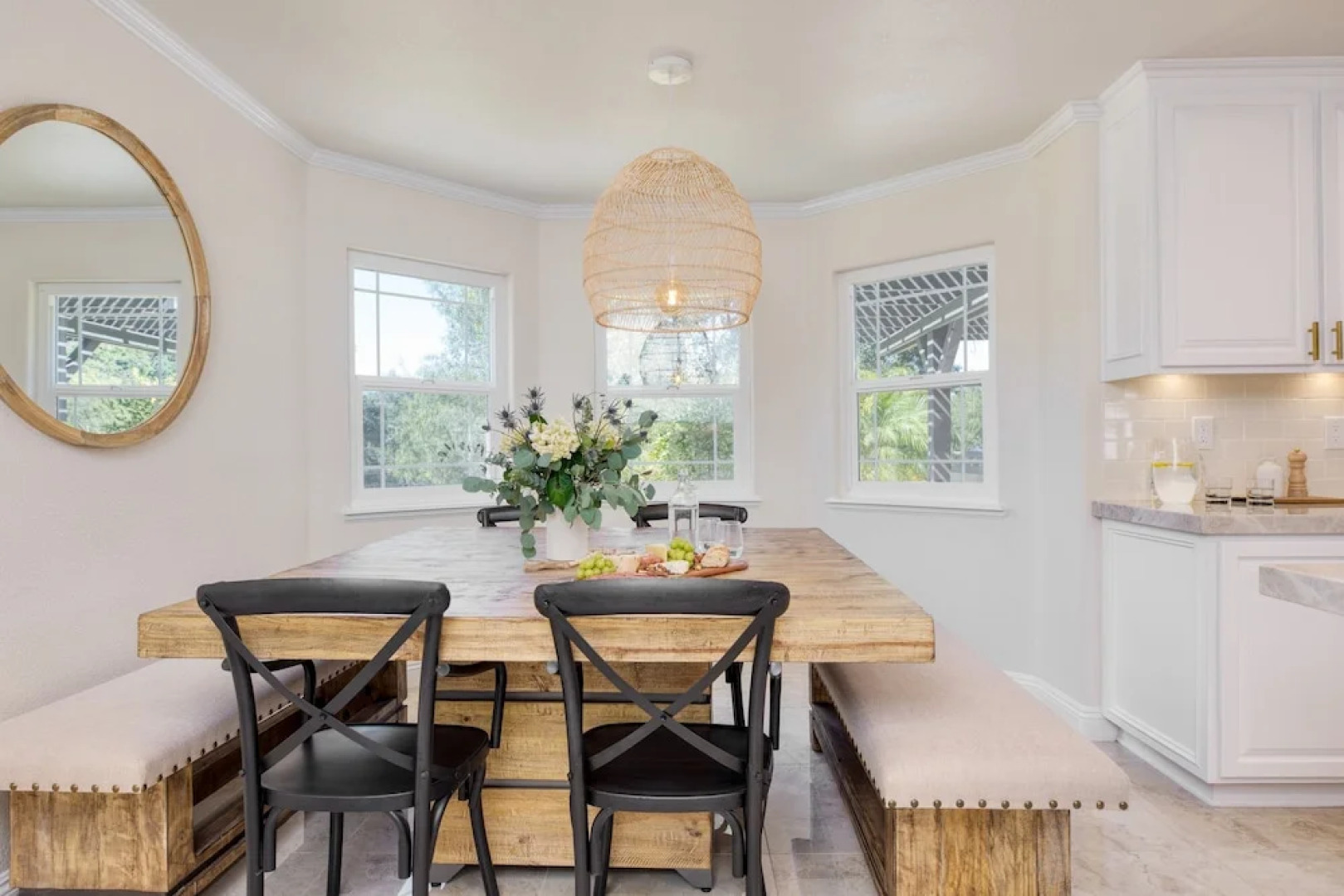 Burgundy by Avantstay Basketball Court Pool Hot Tub Outdoor Kitchen City Escape