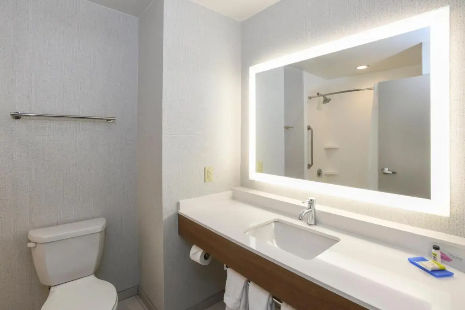 Holiday Inn Exp Richwood Cincinnati S