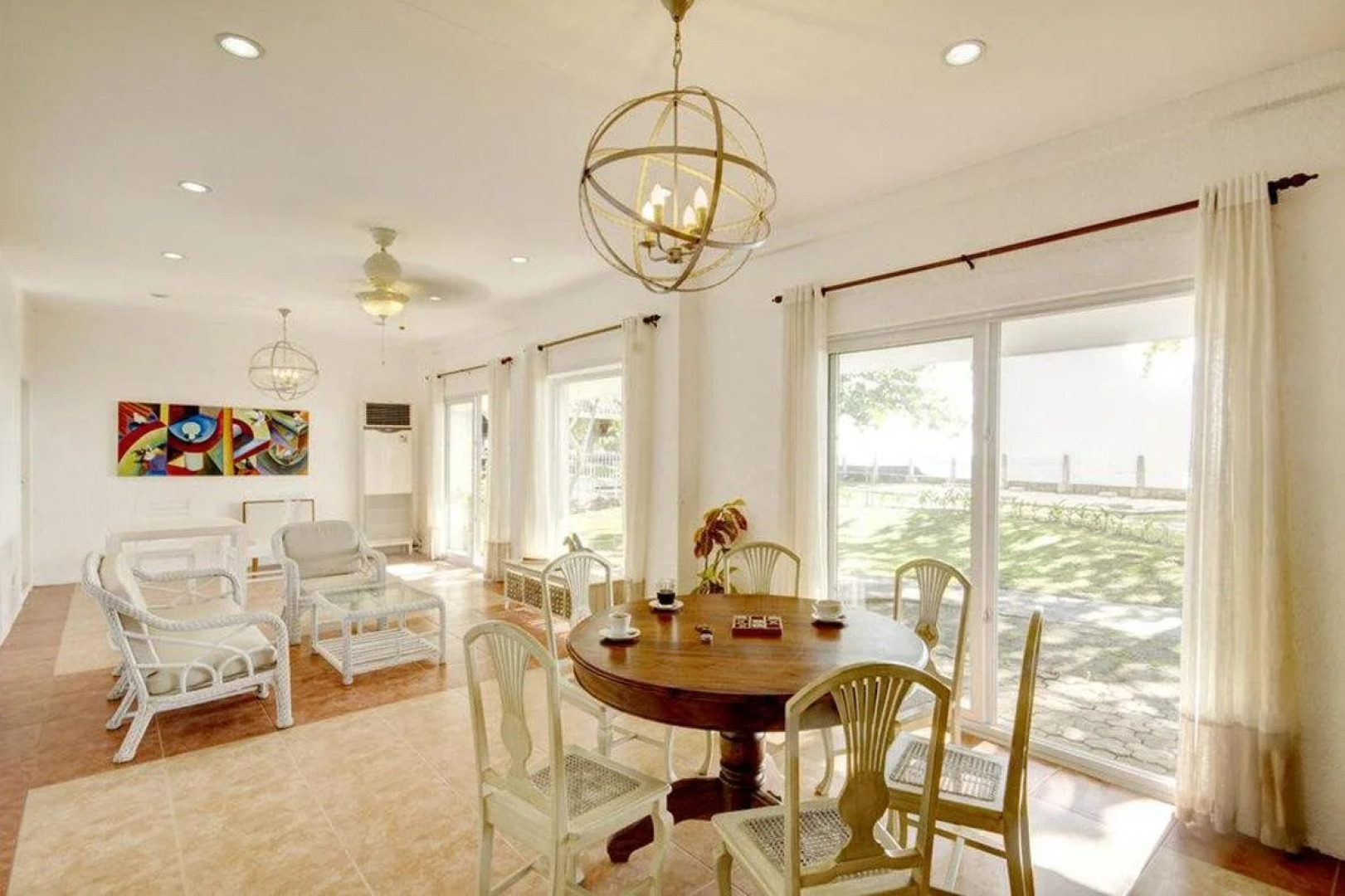 Sta. Monica Beach Club