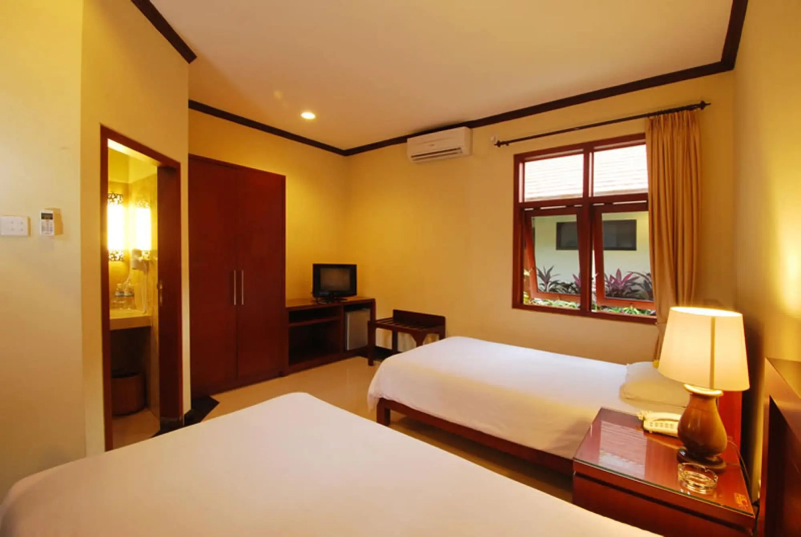 Yulia Beach Inn Kuta