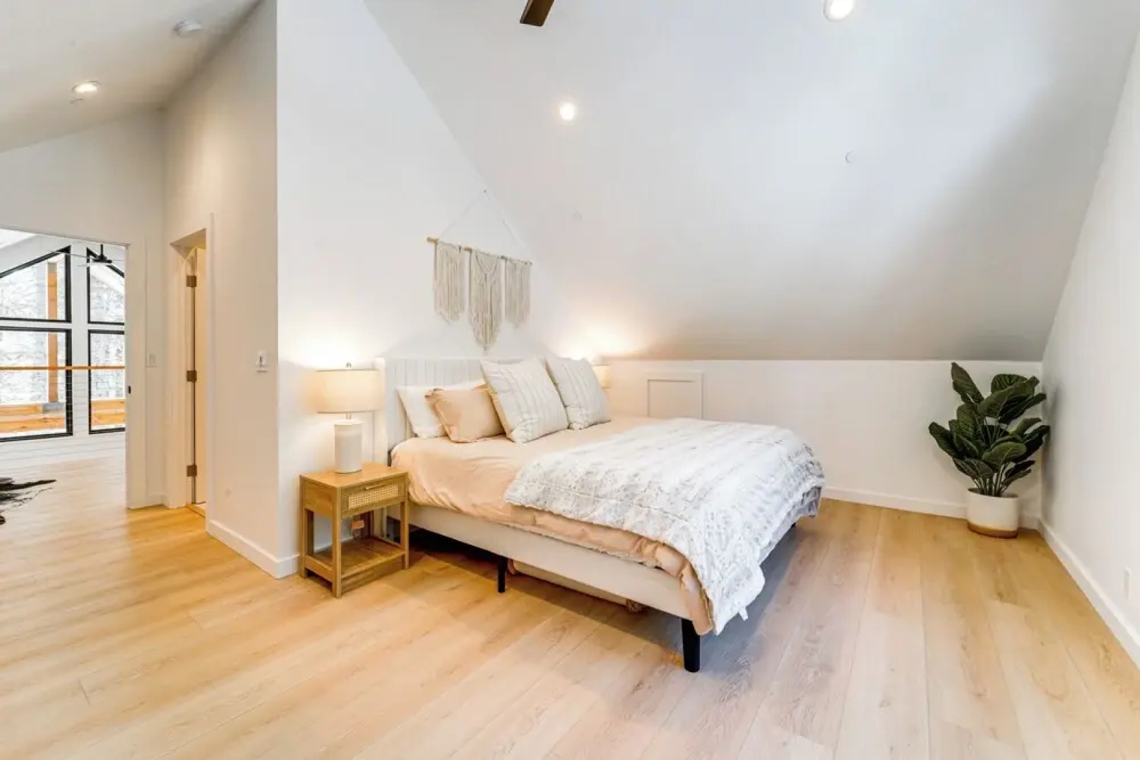 Luxe Soda Springs Cabin: Hot Tub, Forest-view Deck