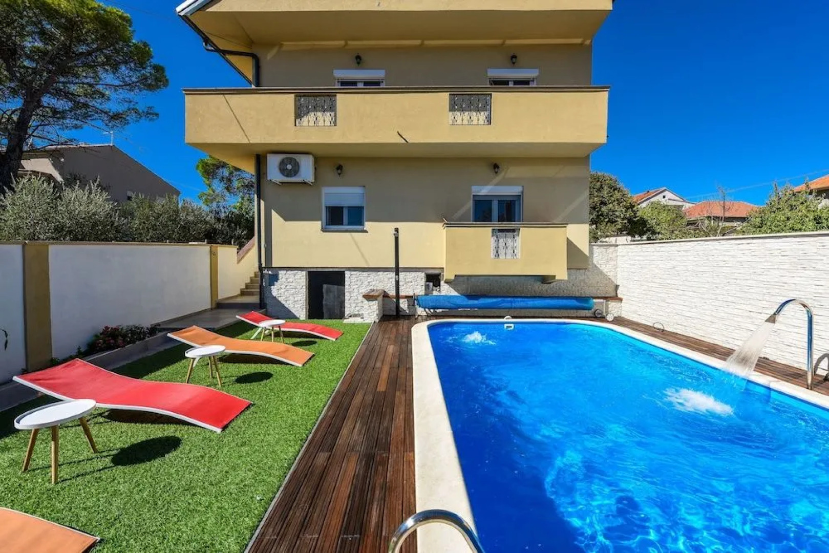 Holiday Apartments Yes Peace