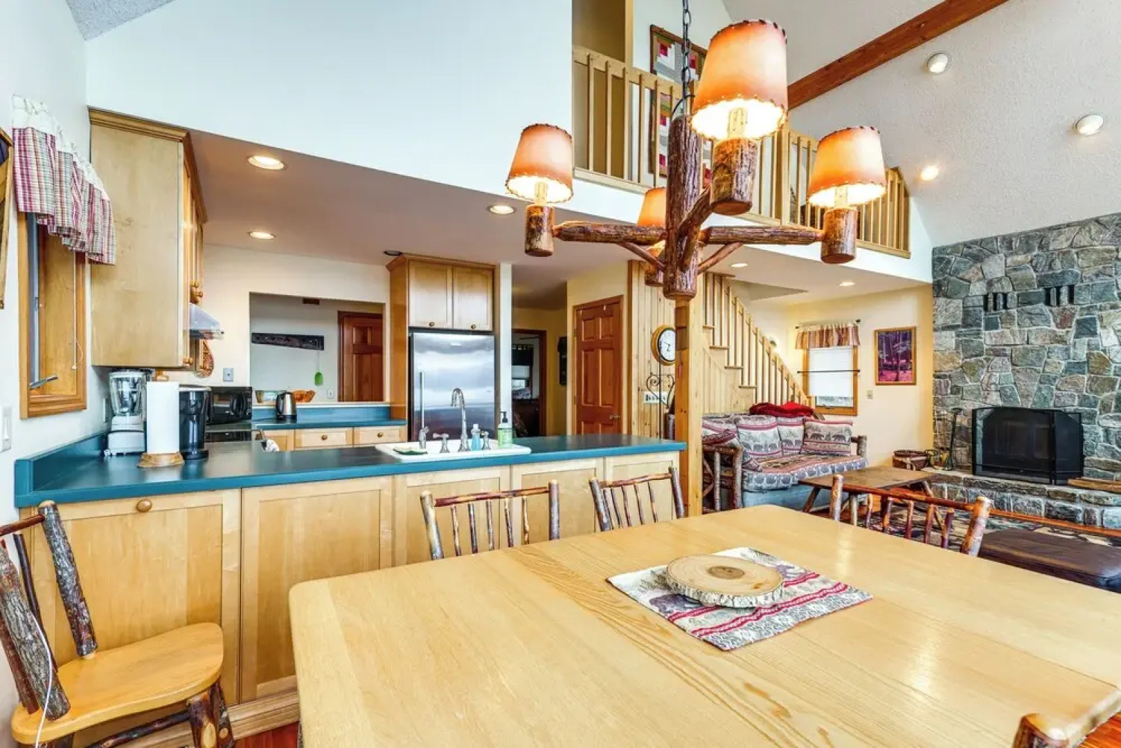 'sweet Serenity' Schroon Lake Family Retreat!