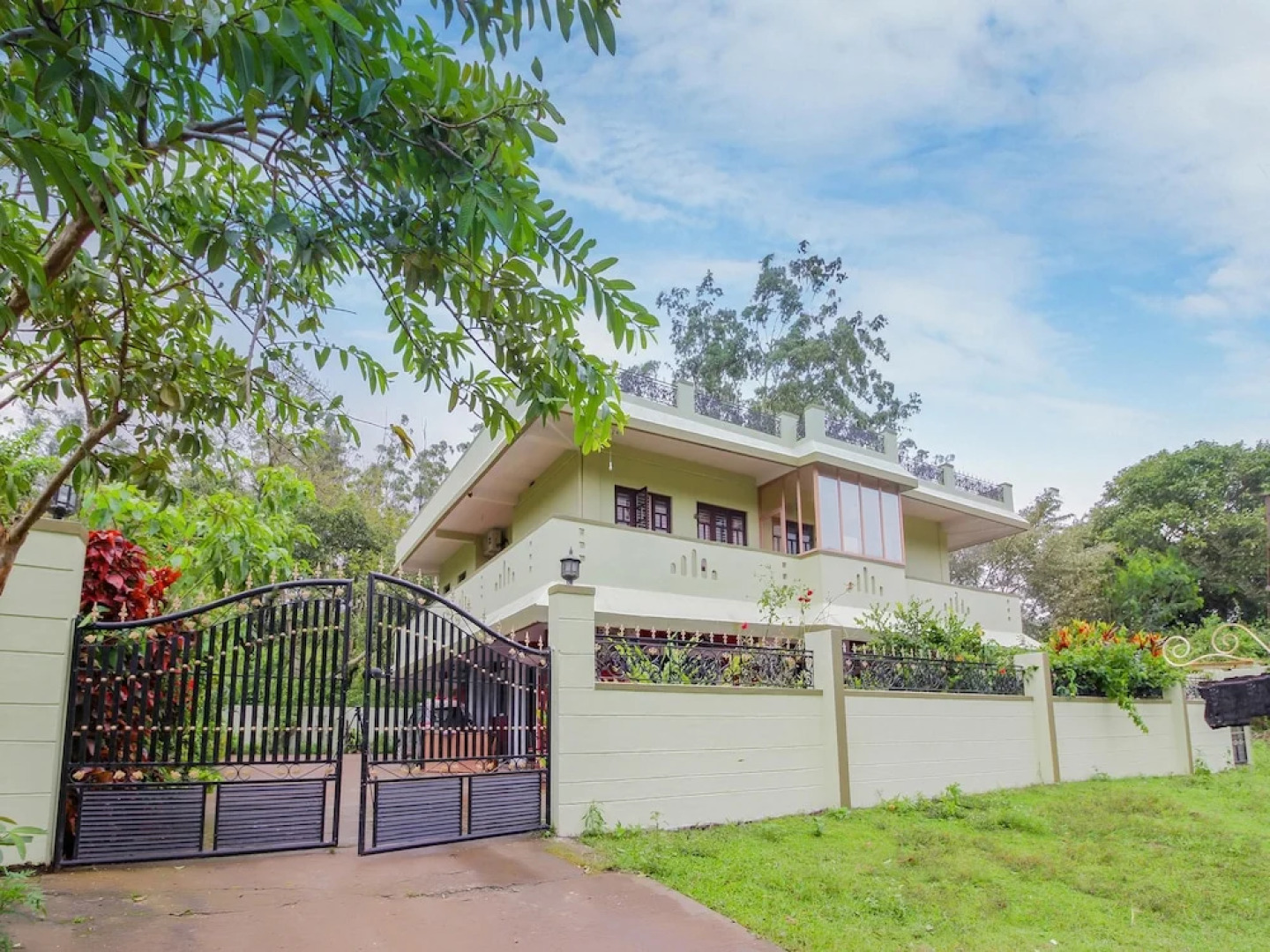 OYO 11961 Breezee Homes