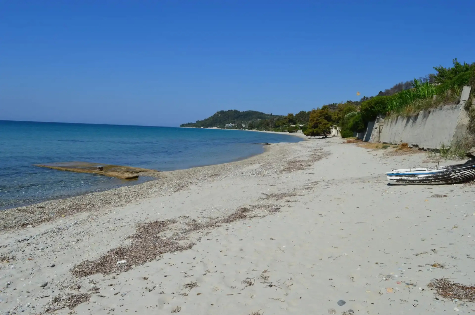 leonidas apartments and suites