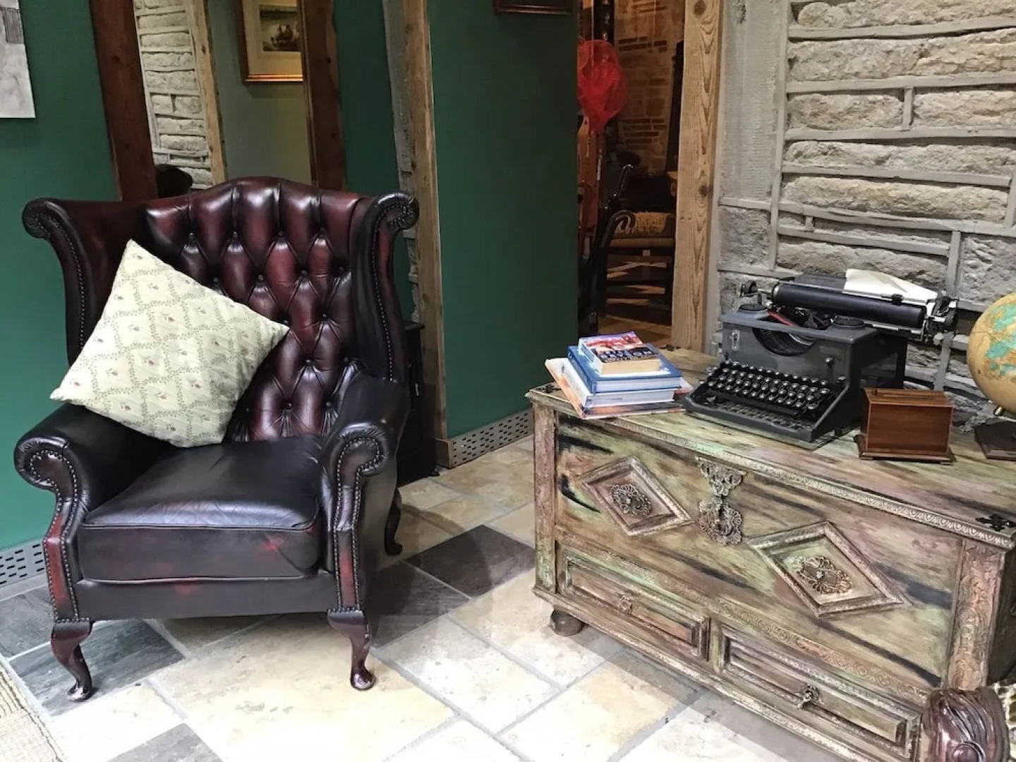 1940s Riverside Apartment