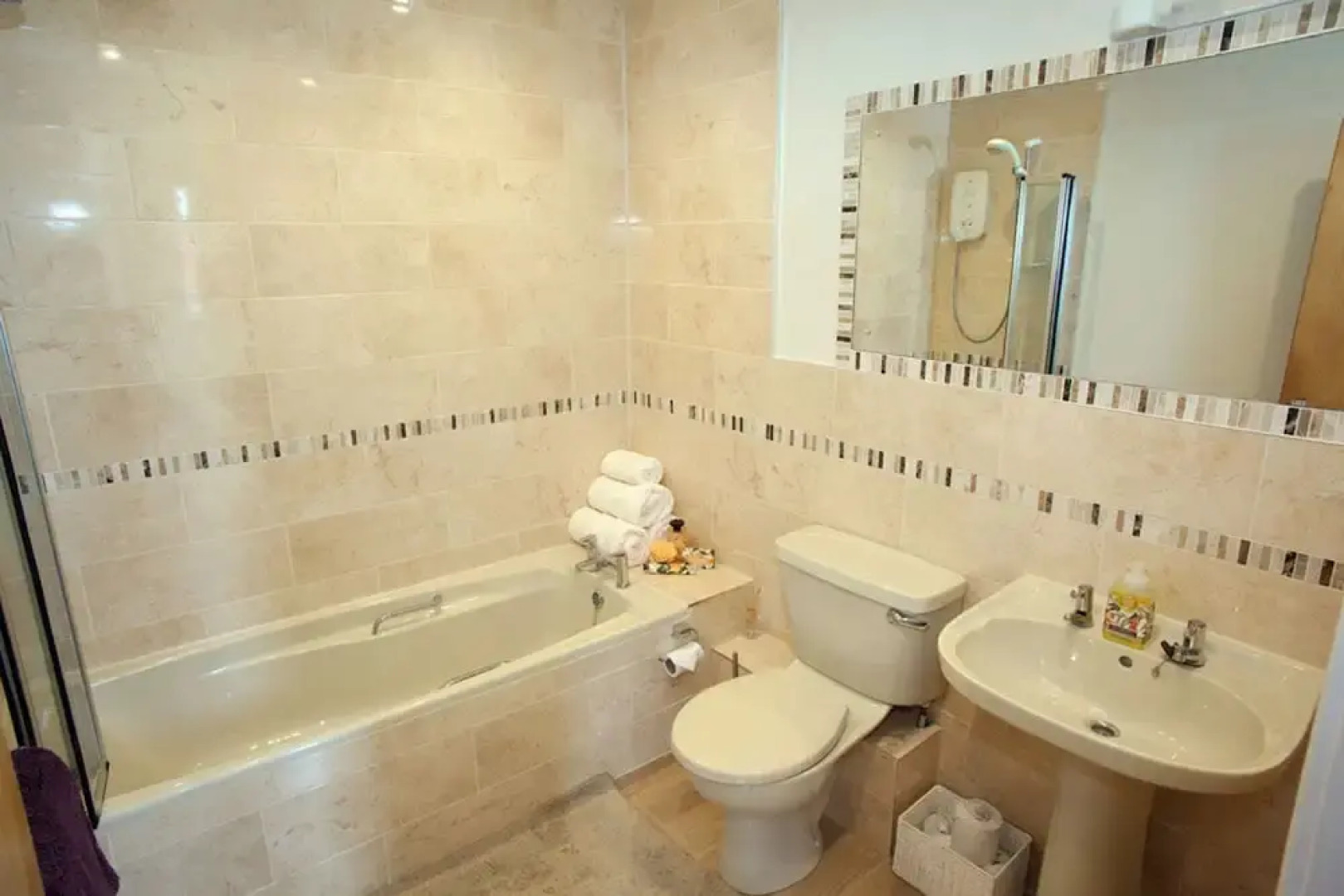 Kildonan House Village Centre Sleep 8 With hot tub