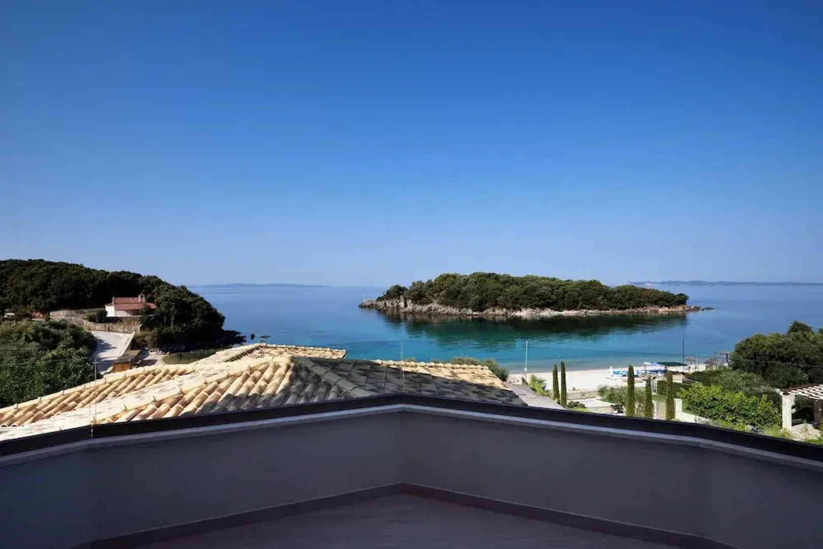 Prima Vista Beachfront Boutique Hotel