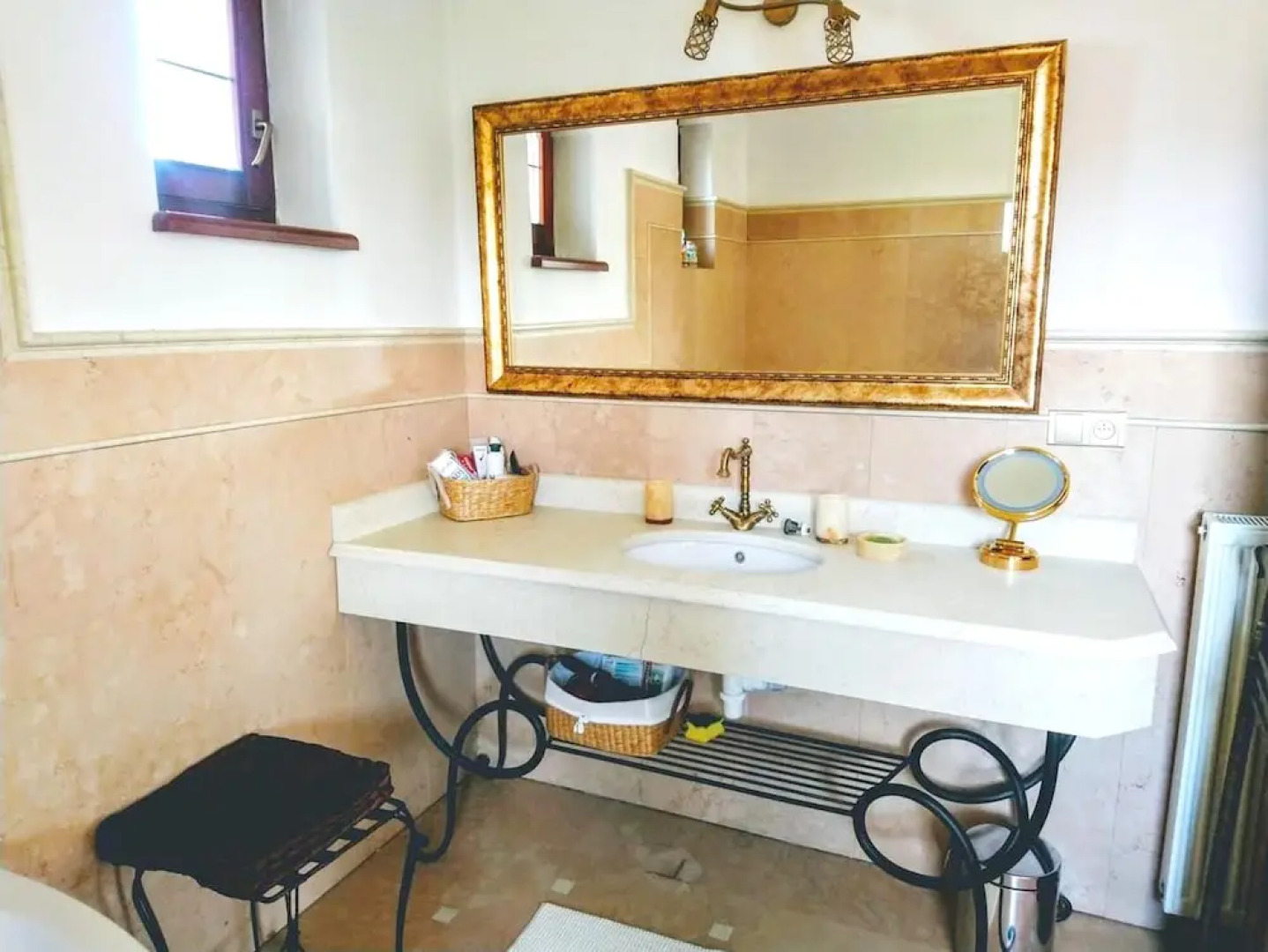 House With 3 Bedrooms in Šamorín, With Furnished Terrace and Wifi