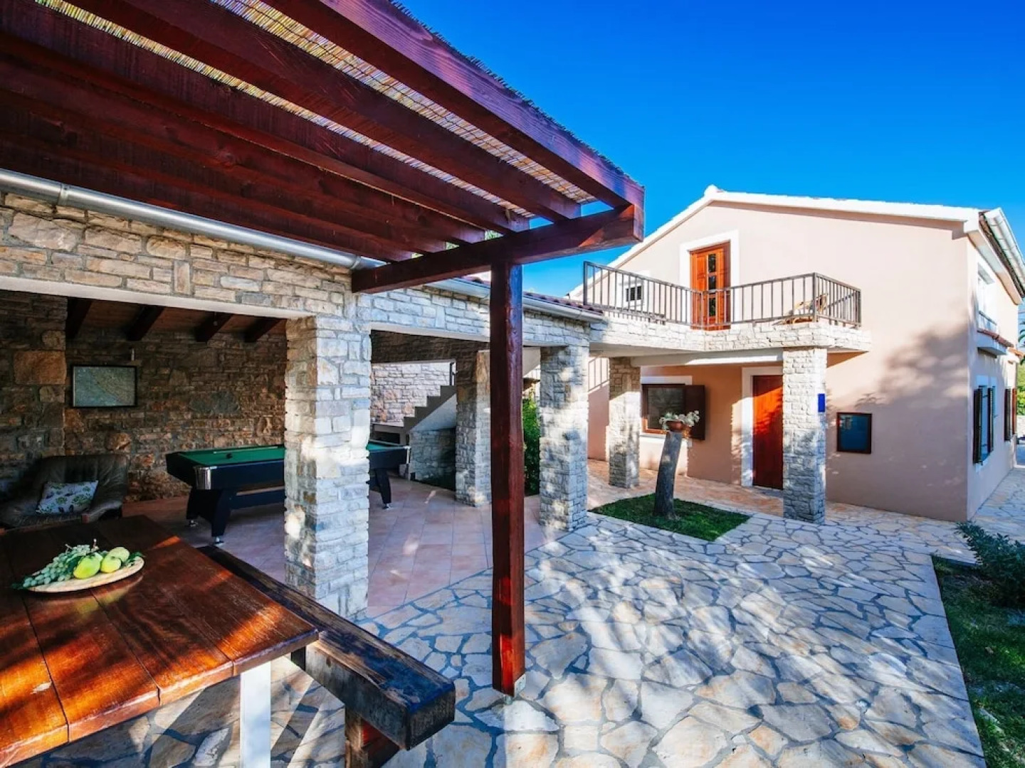 Lovely Holiday Home With Private Pool, Home Gym, Traditional Tavern, Stone BBQ