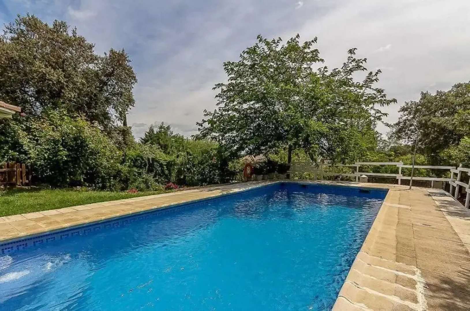 Villa With 5 Bedrooms in Valdecaballeros, With Wonderful Mountain View, Private Pool, Enclosed Garden
