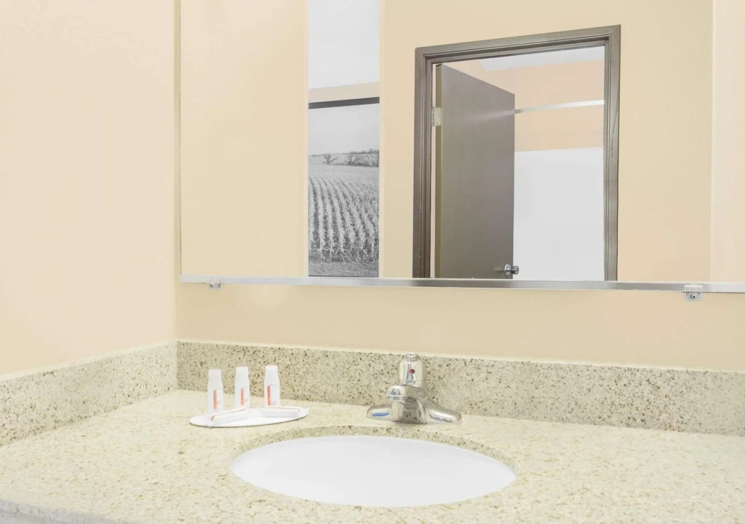 Boarders Inn & Suites by Cobblestone Hotels - Waterloo/Cedar Falls