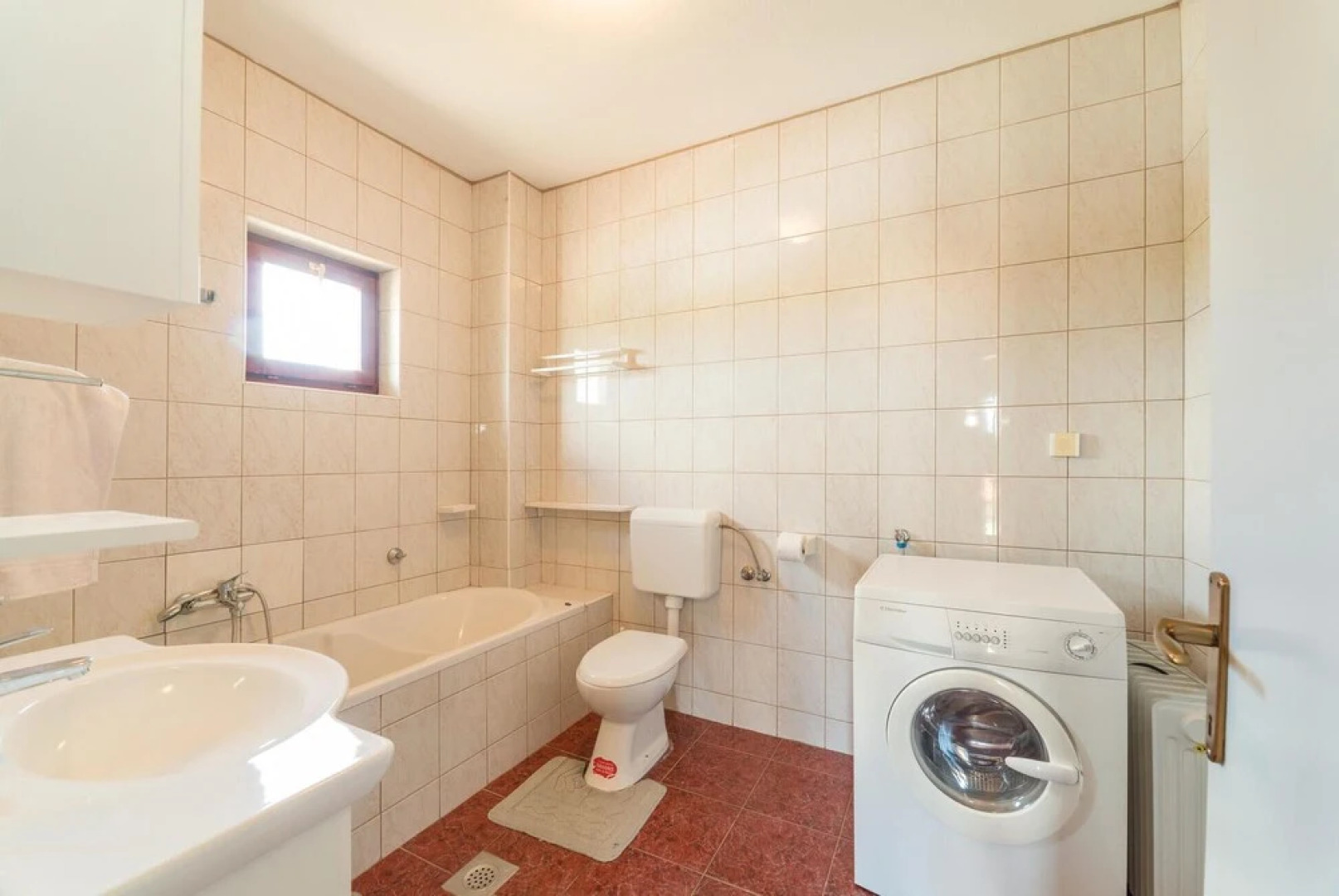 Amazing Home in Lisicic With 4 Bedrooms, Wifi and Outdoor Swimming Pool