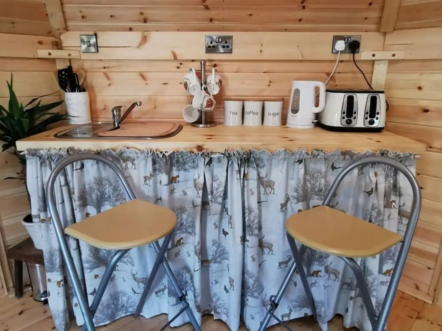 Charming 1-bed Cabin in Gaerwen