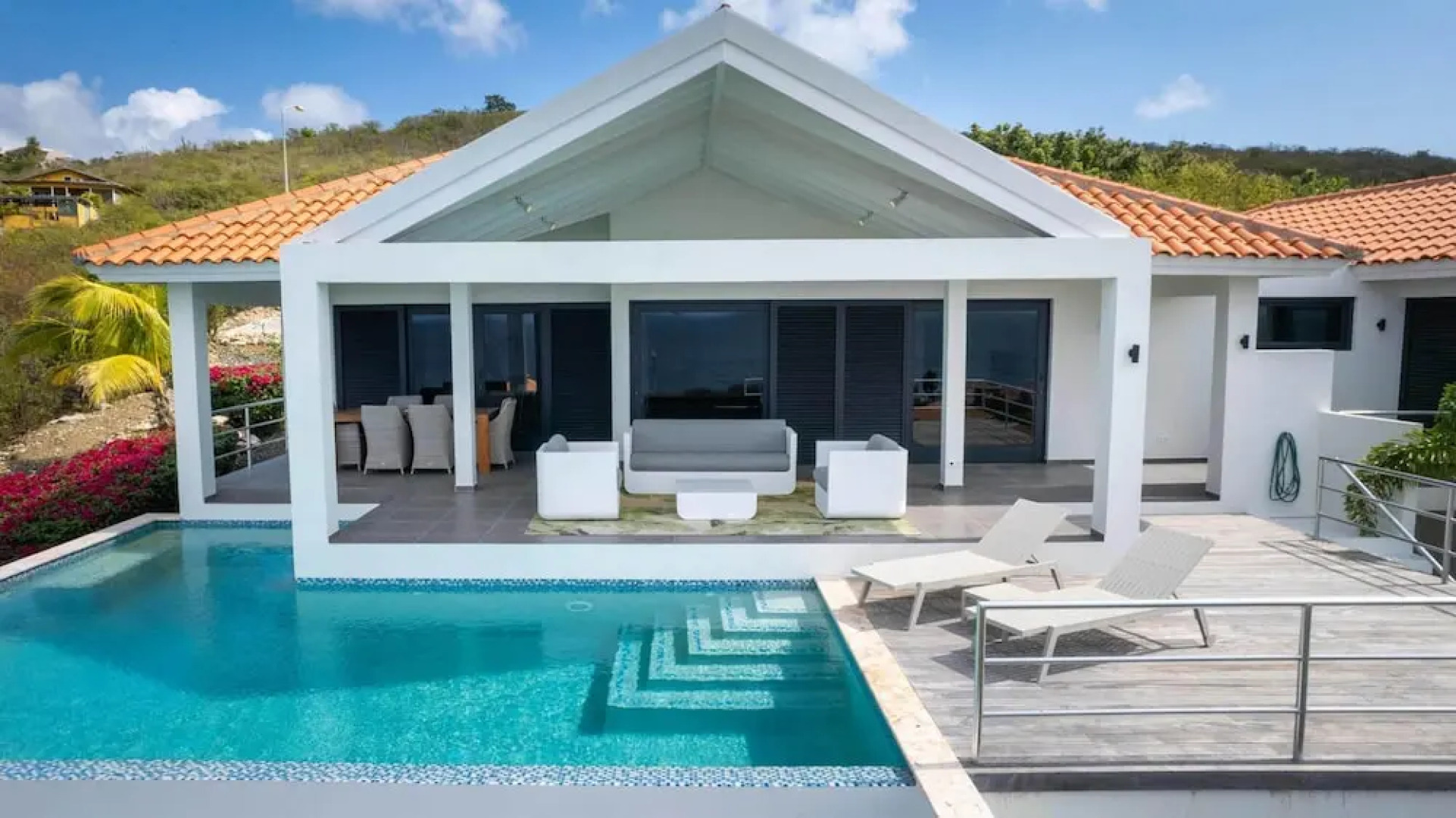 Modern Vibrant Villa With Terrace Private Pool