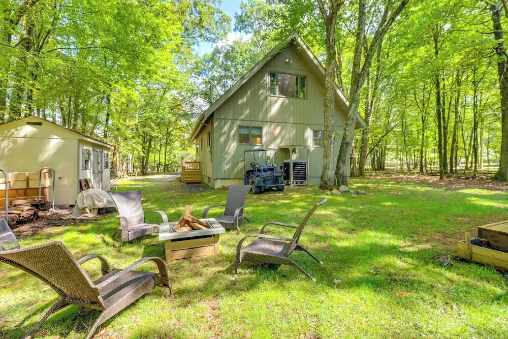 Deck, Fire Pit & Pool Access: Pennsylvania Home!