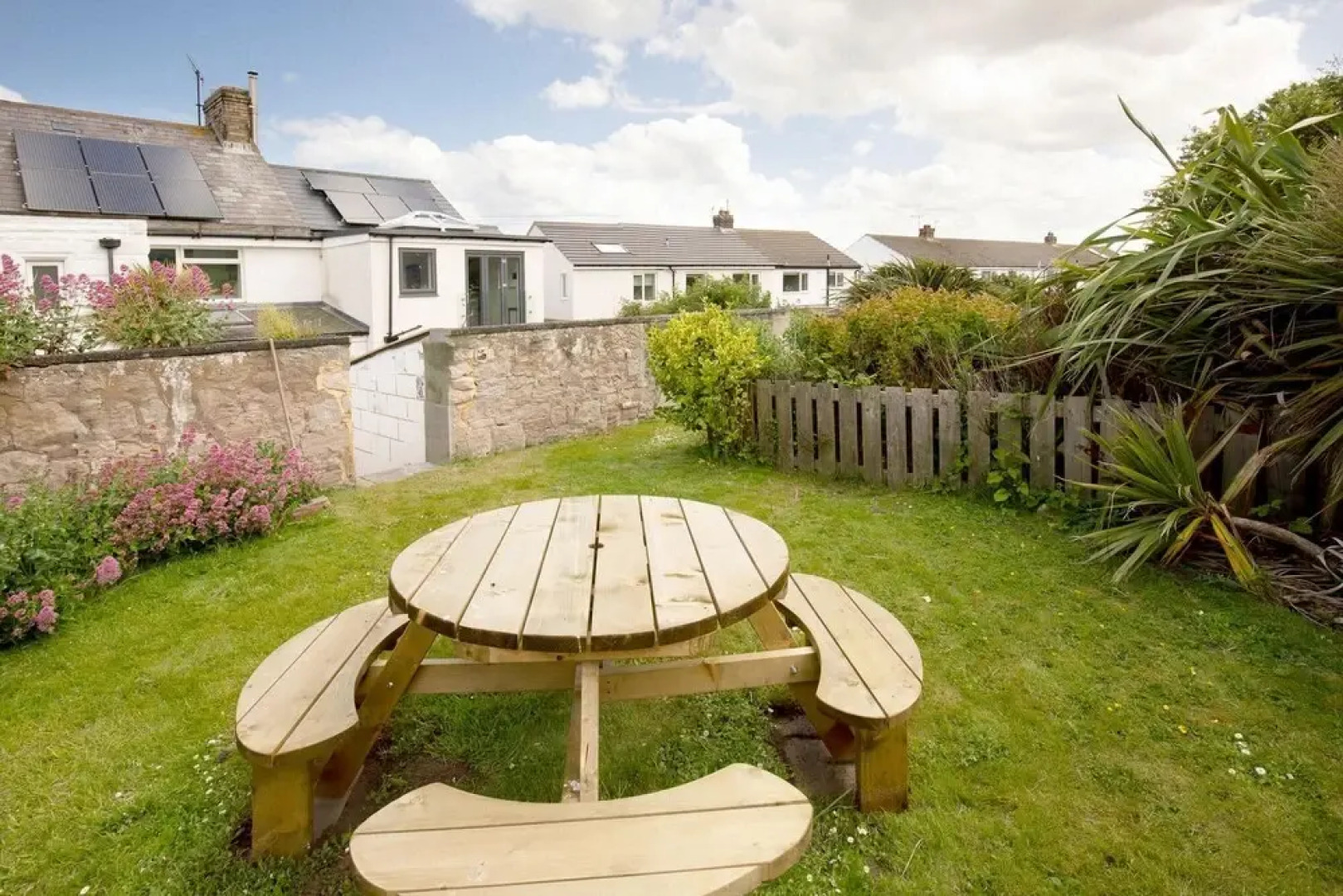 Host Stay Craster Waves