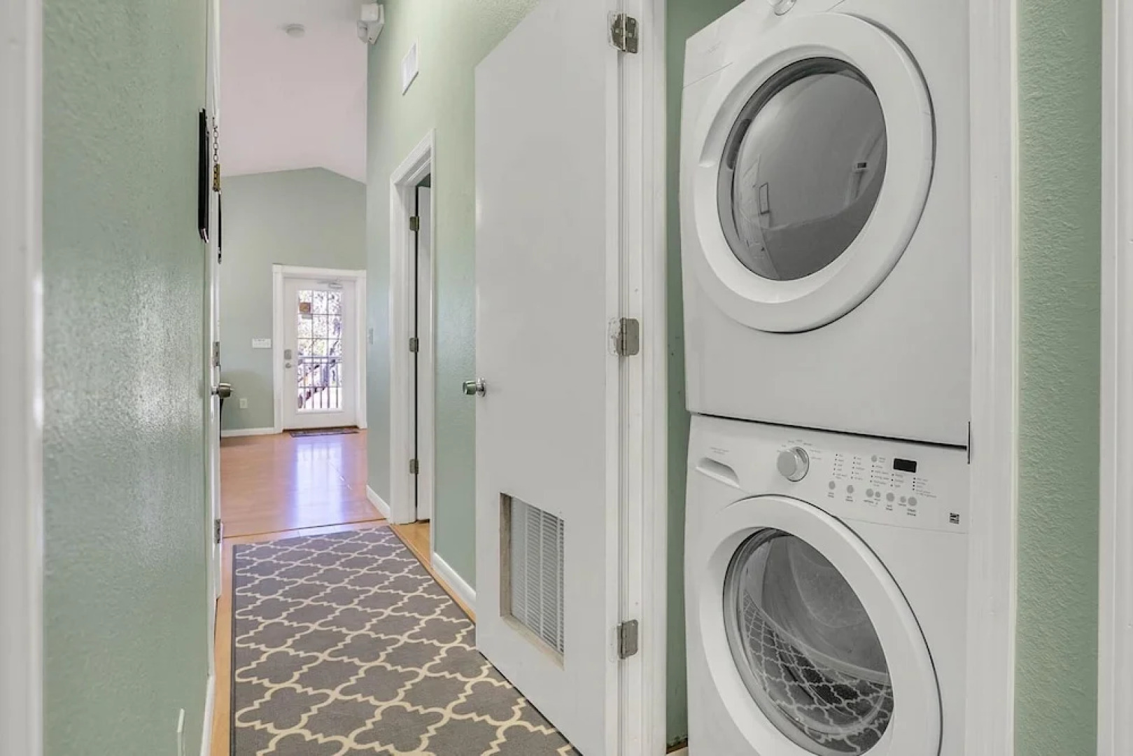 Sleeps 22 in Tarpon Springs - 2 Pools! by RedAwning