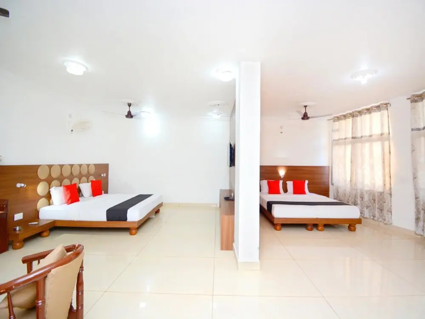 Capital O 38623 Pathankot Club