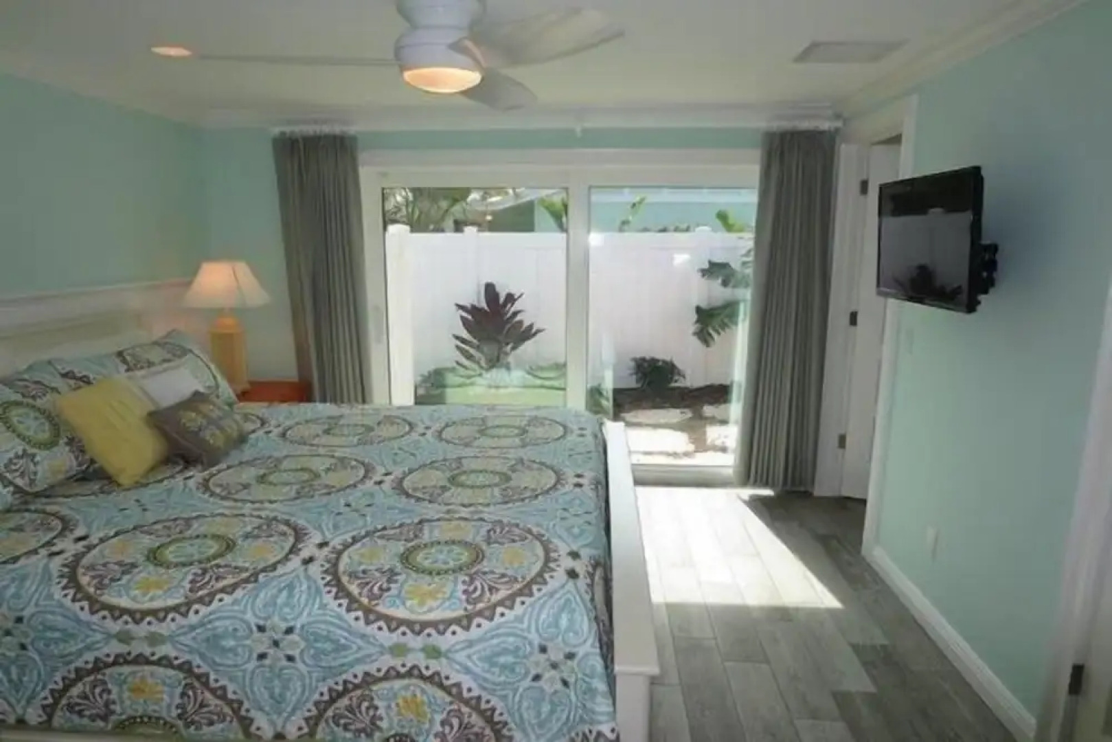 Lizzie Lu's Island Retreat