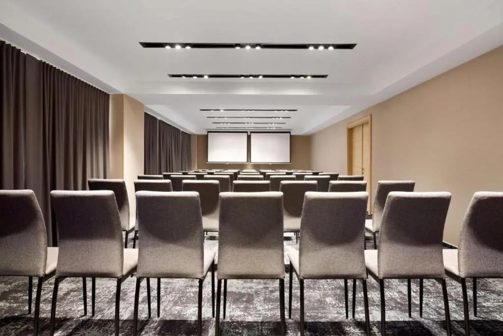 Ramada by Wyndham Targu JIU