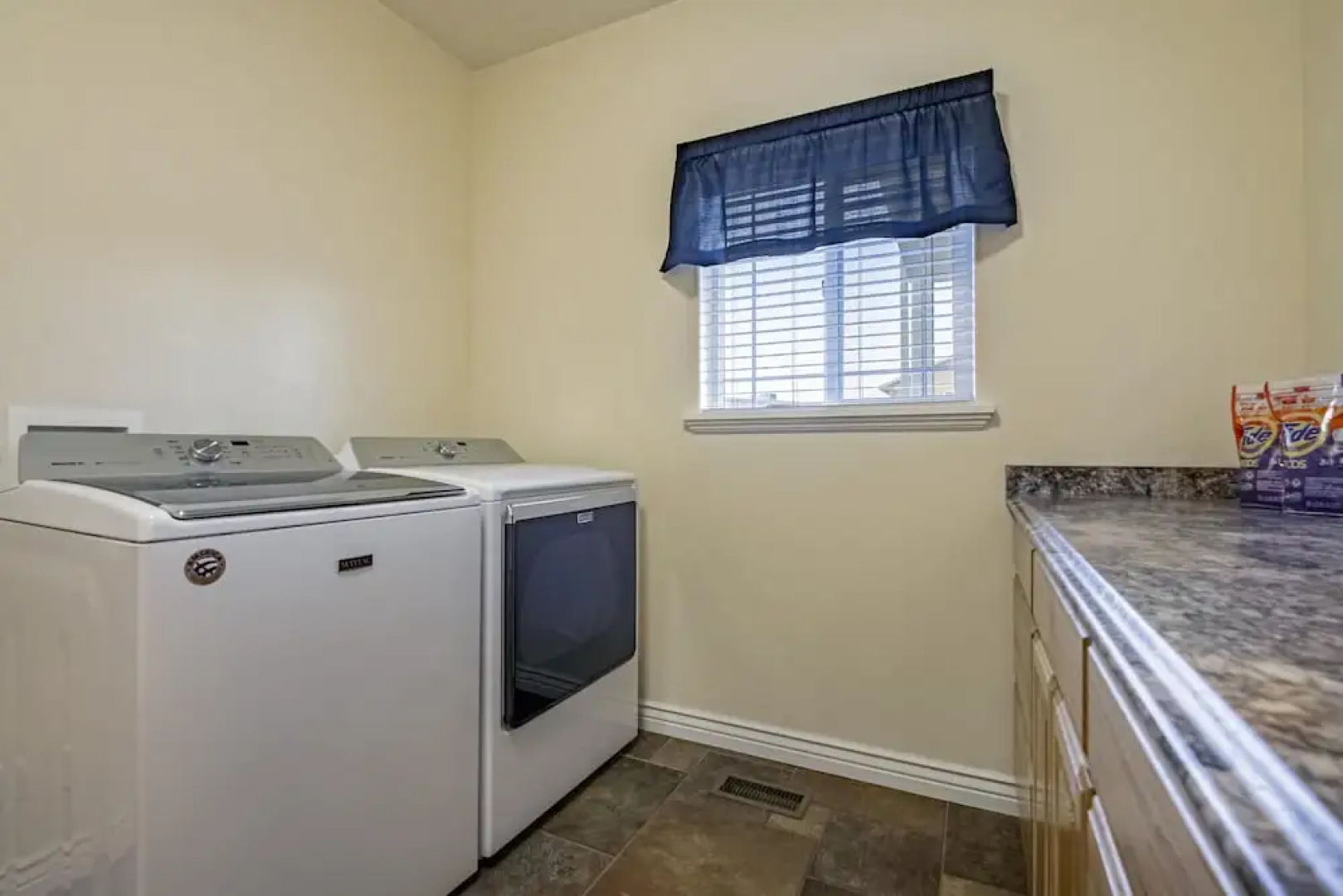 Family Fun Property Between Bear Lake Marina and Raspberry Square, Multiple Game Rooms, Sleeps 32, All New Furniture