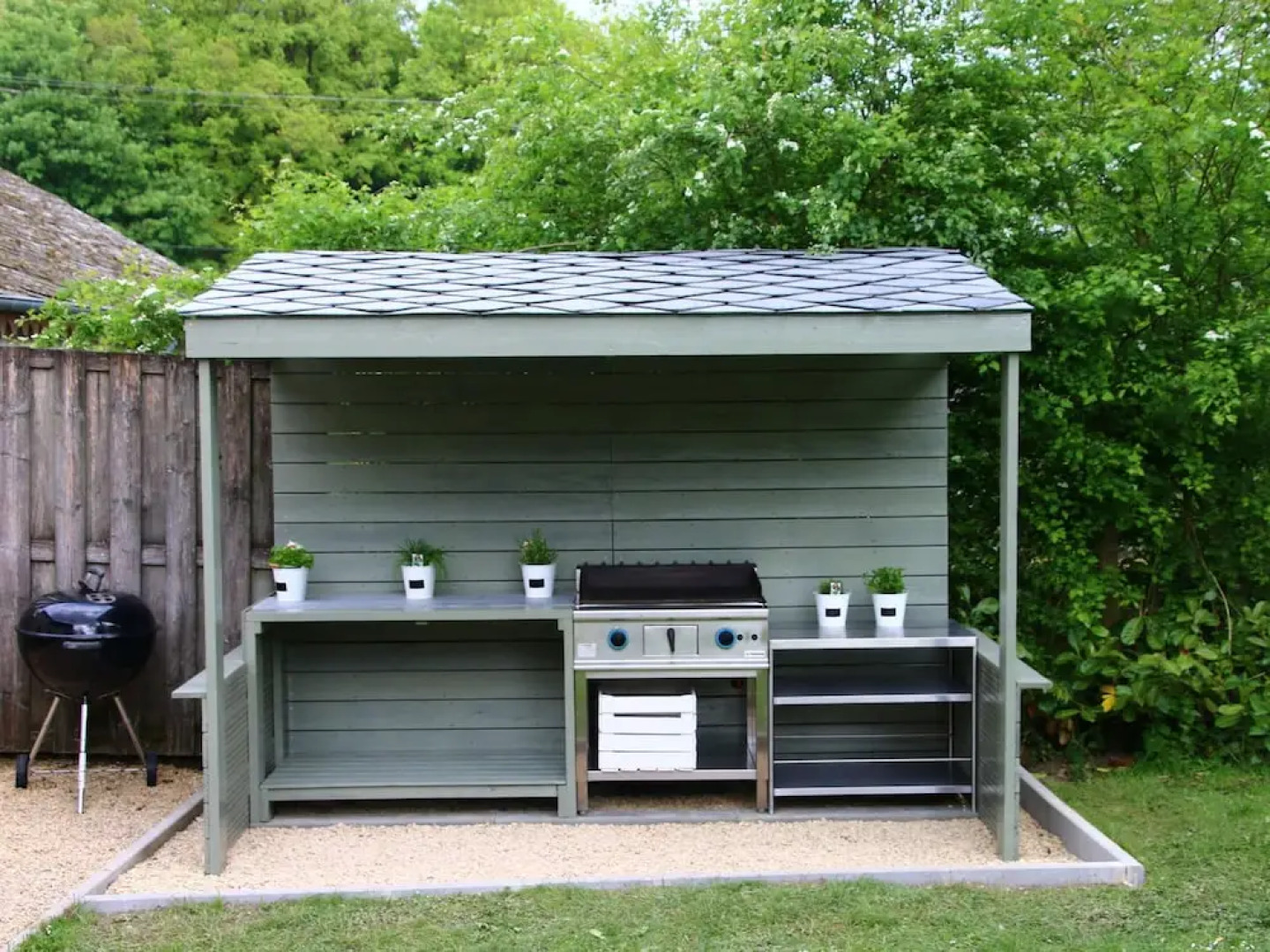 Beautiful Group House With Large Garden