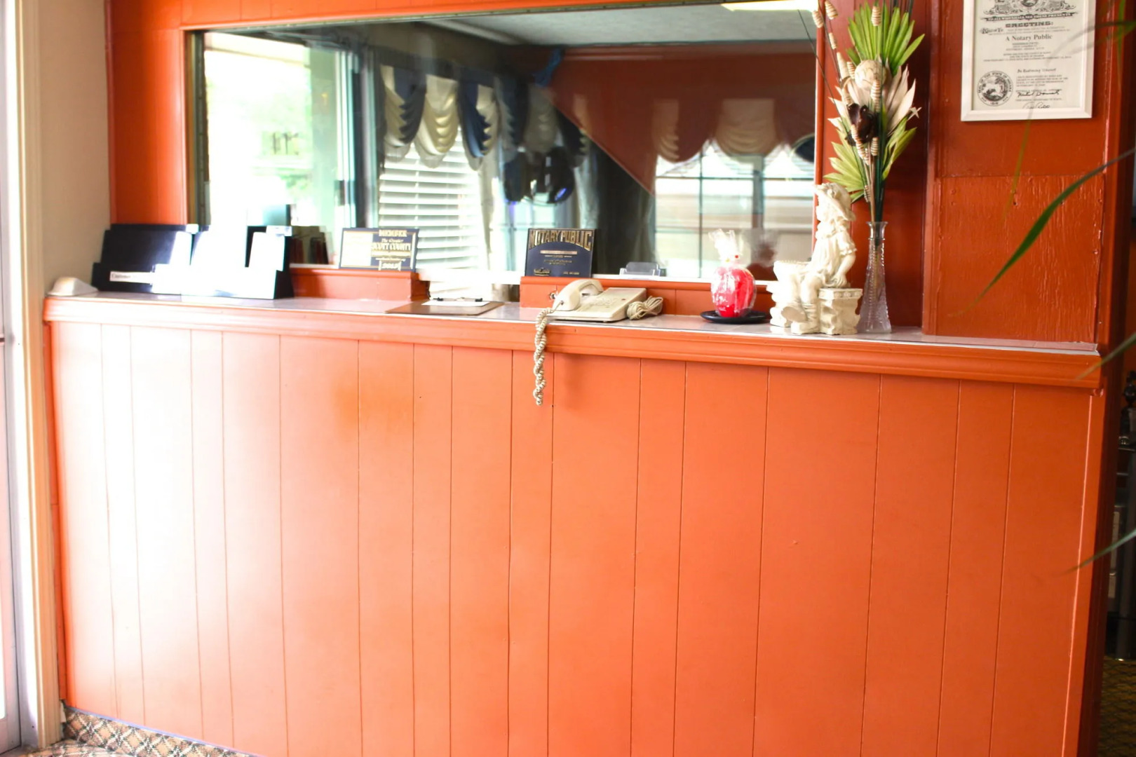 Hometowne Inn & Suites