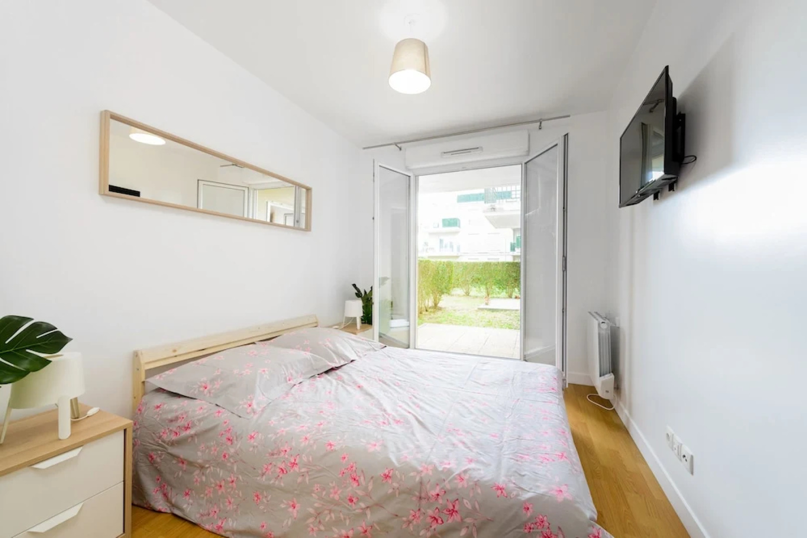 T2-4 pax Disneyland Paris with private parking