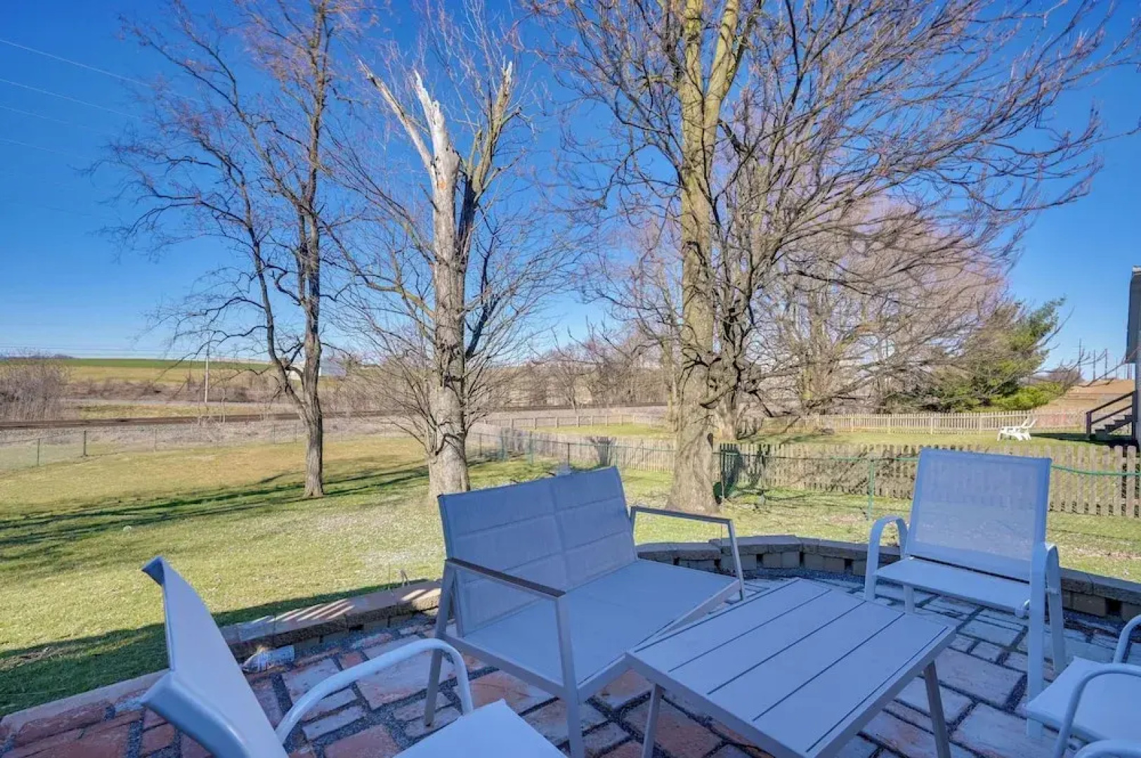 Deck & Grill: Convenient Home in Hummelstown