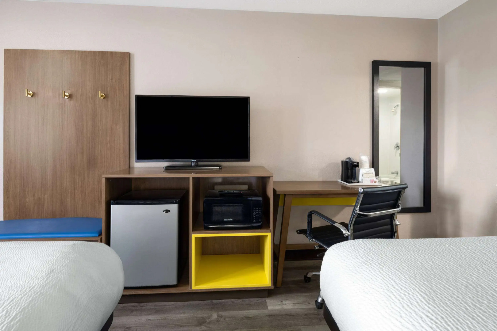 Days Inn & Suites by Wyndham Kokomo