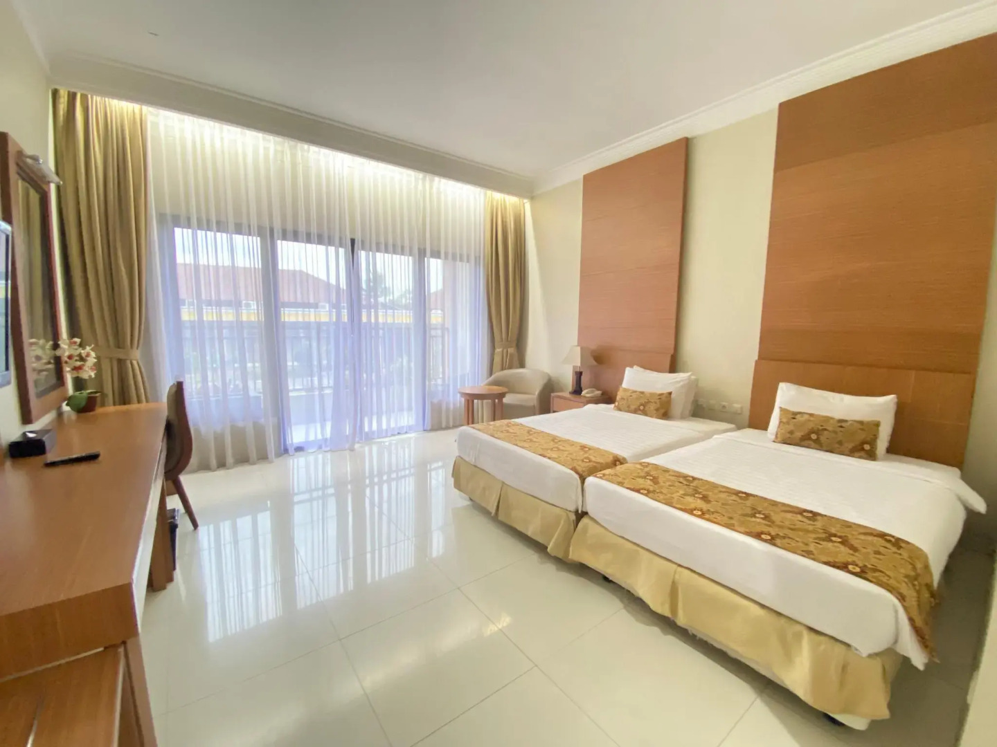 Grand Ussu Hotel & Convention