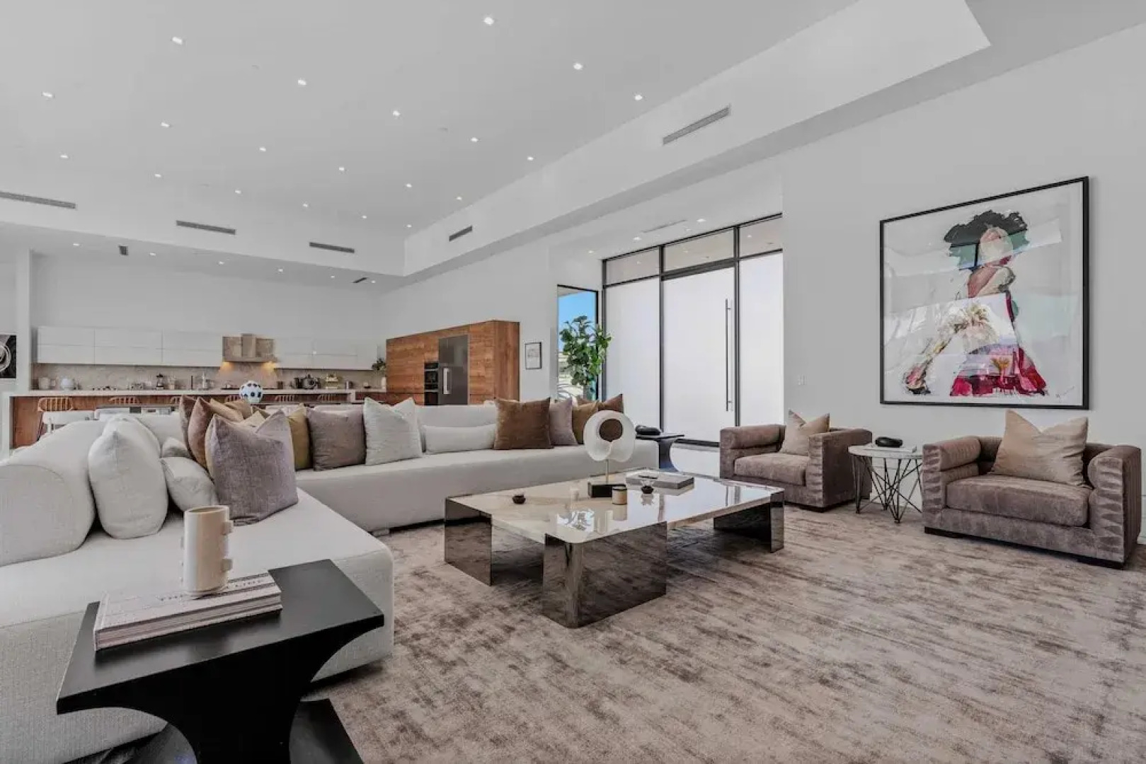 Sleeps 31 2 Luxury Villas w/ Pool + Spa, Putting Green Bravo by Avantstay