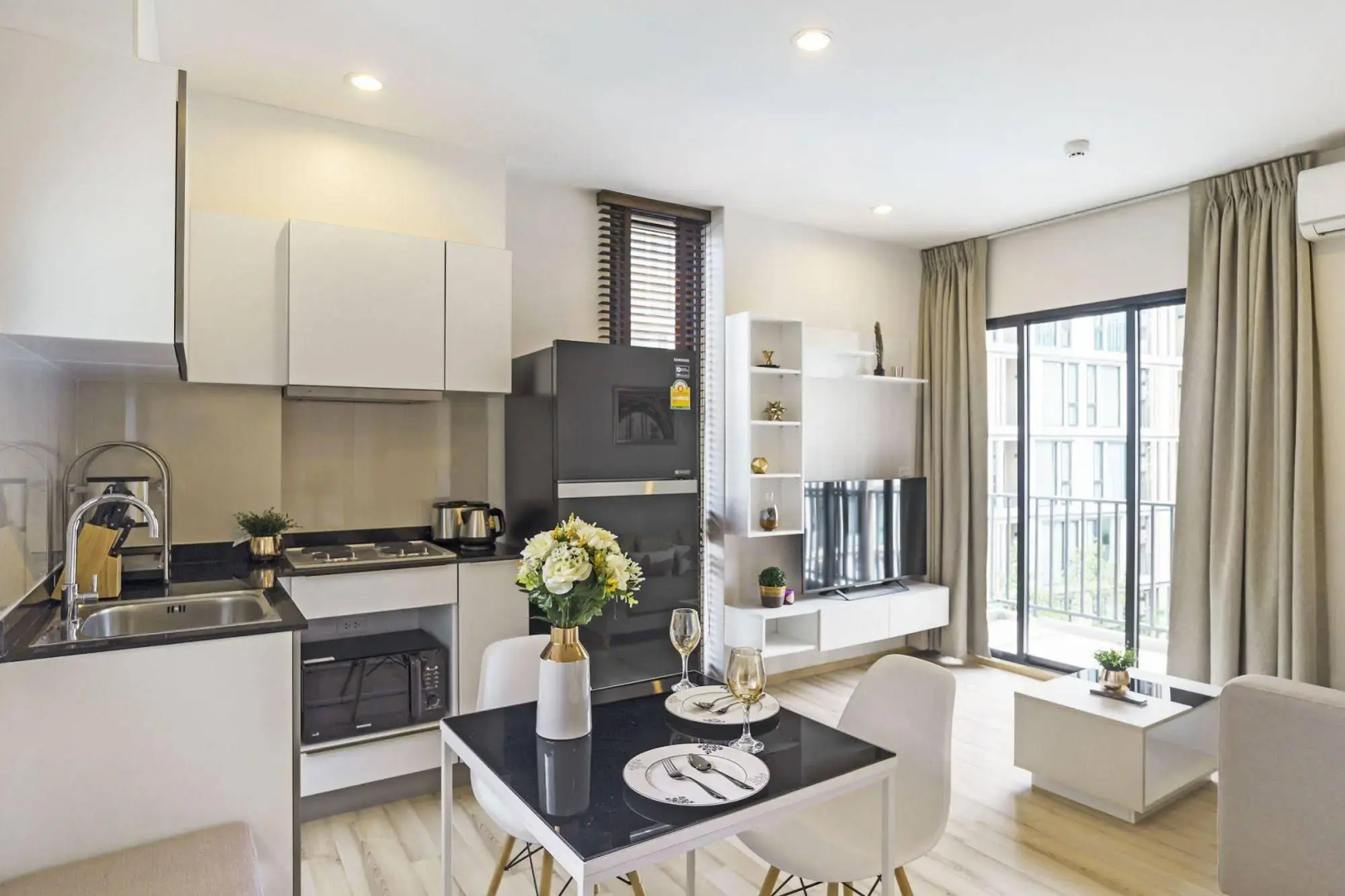 THE BASE Uptown By Favstay