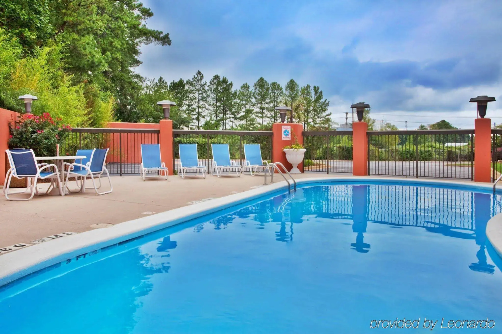 Holiday Inn Express Hotel & Suites by IHG