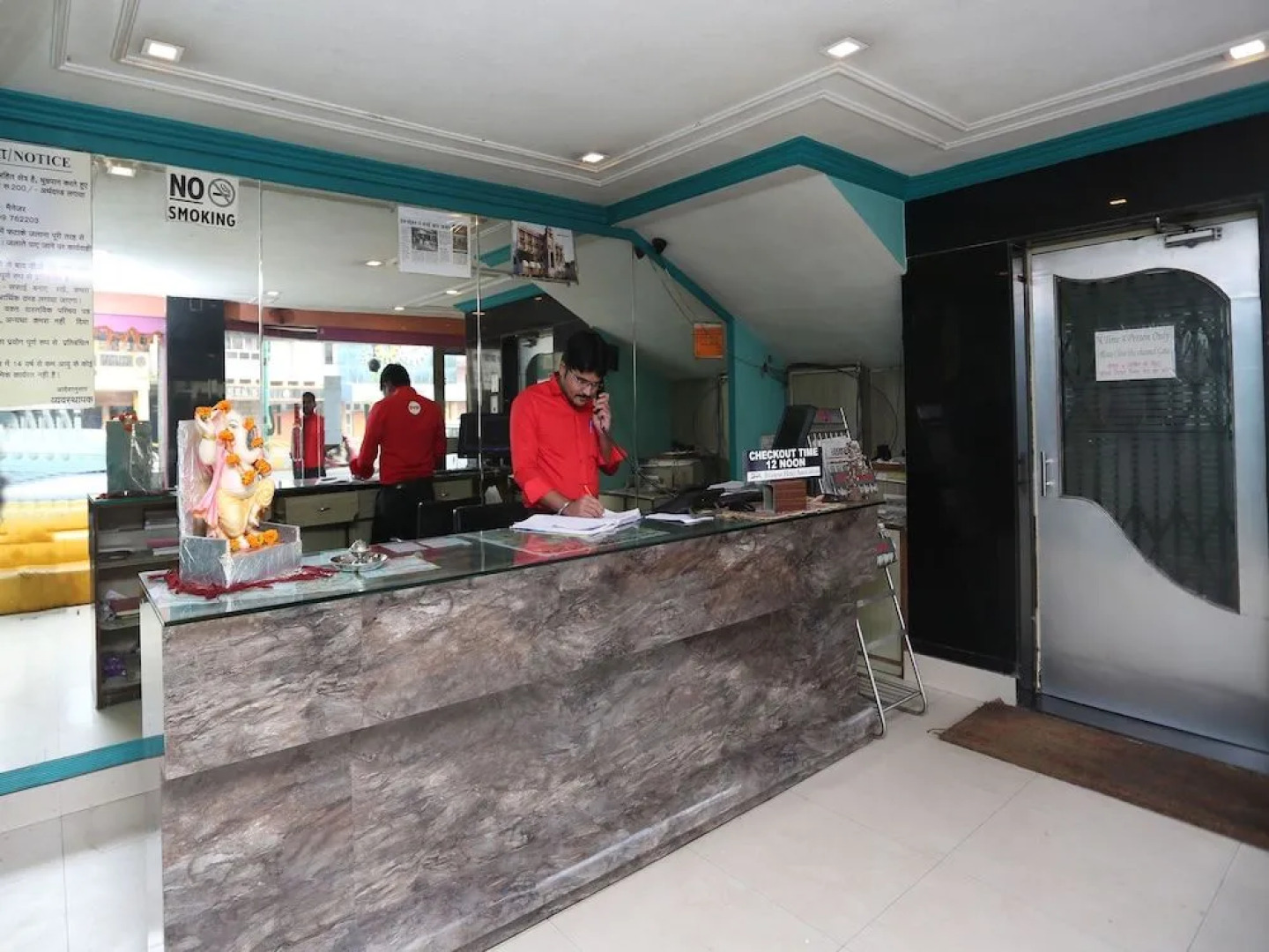 OYO 24860 Hotel Shiva International