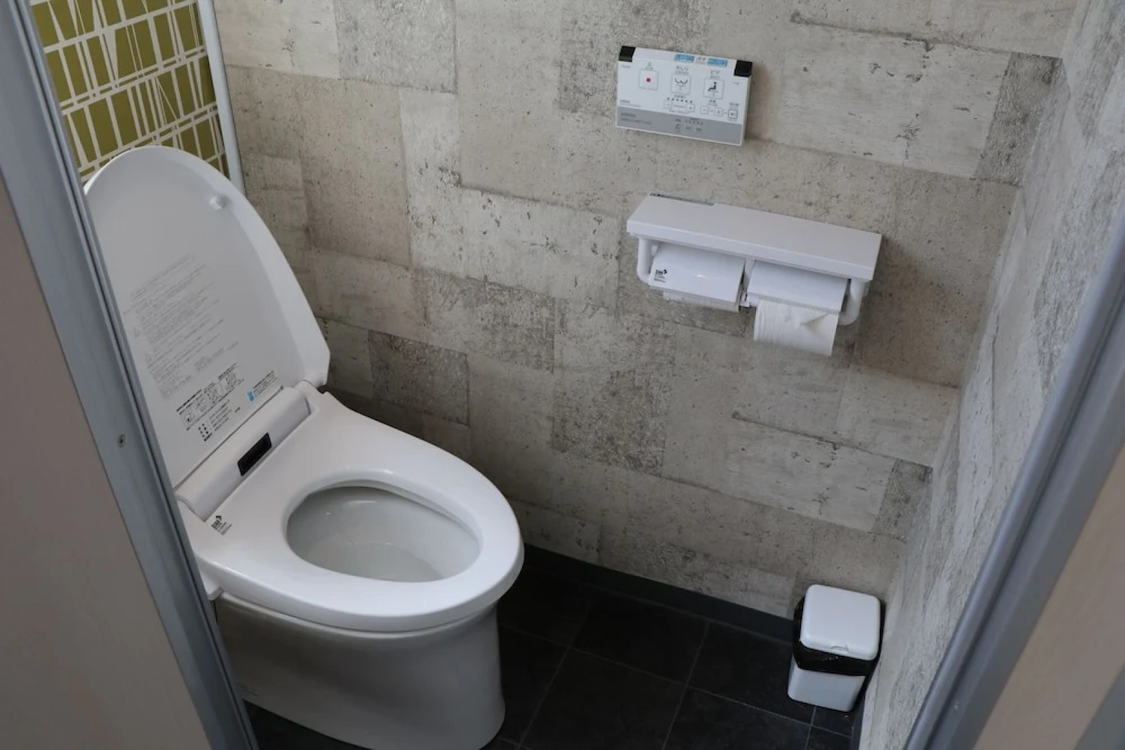 RED HELMET House＆Sports Bar Hiroshima - Hostel