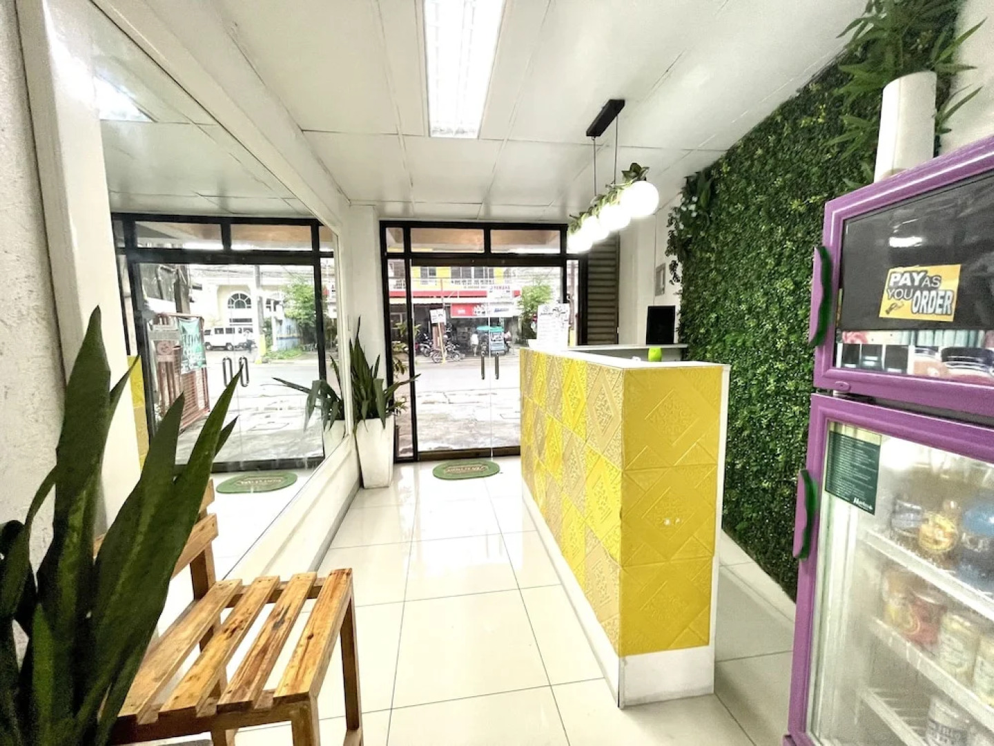 Super OYO 910 Sabaidee Suites