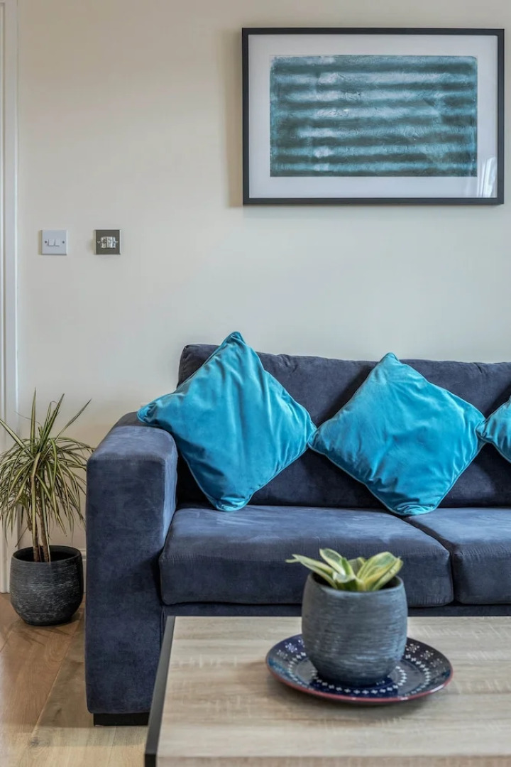 Luxury 1 Bedroom Apartment with Parking