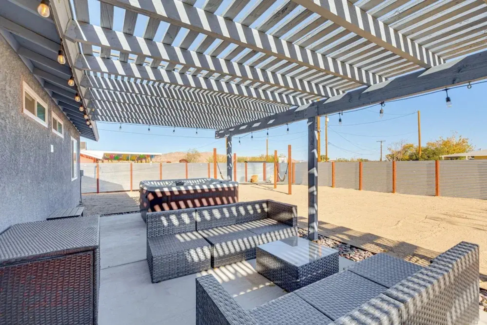 Hot Tub + Patio: Desert Getaway in Joshua Tree!