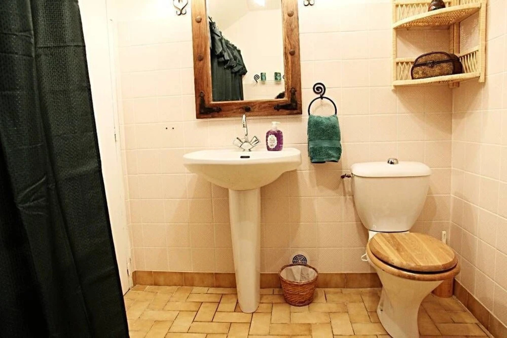 The Archeologist Home-Chateau Le Mur