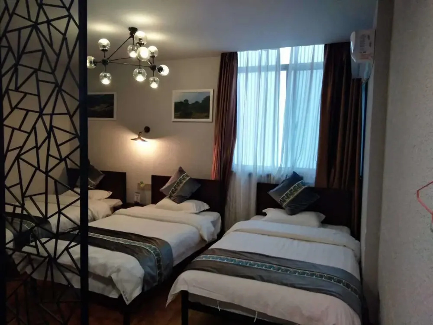 Zhangjiajie Xinjian Inn