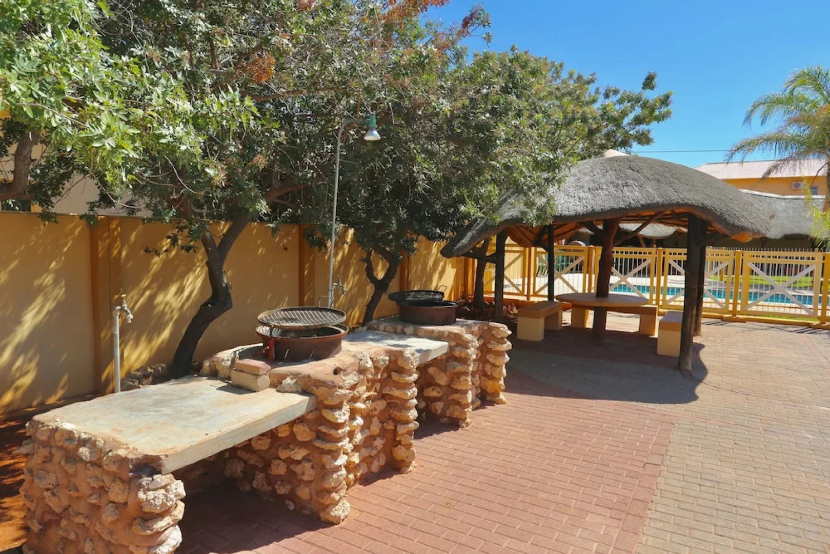 Stoney's Country Hotel