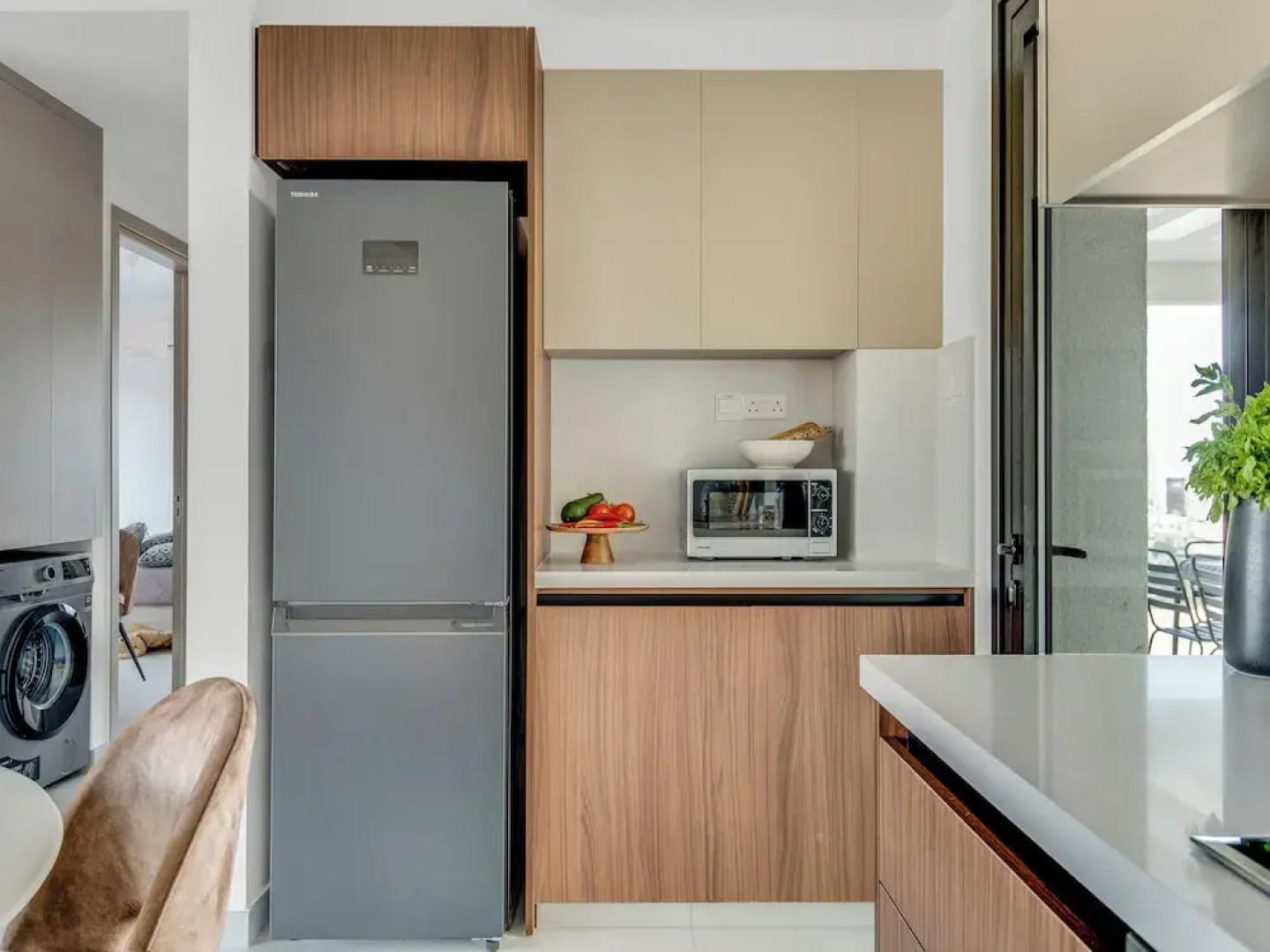 Sanders Elgio - Precious 3-bdr Apt With Balcony