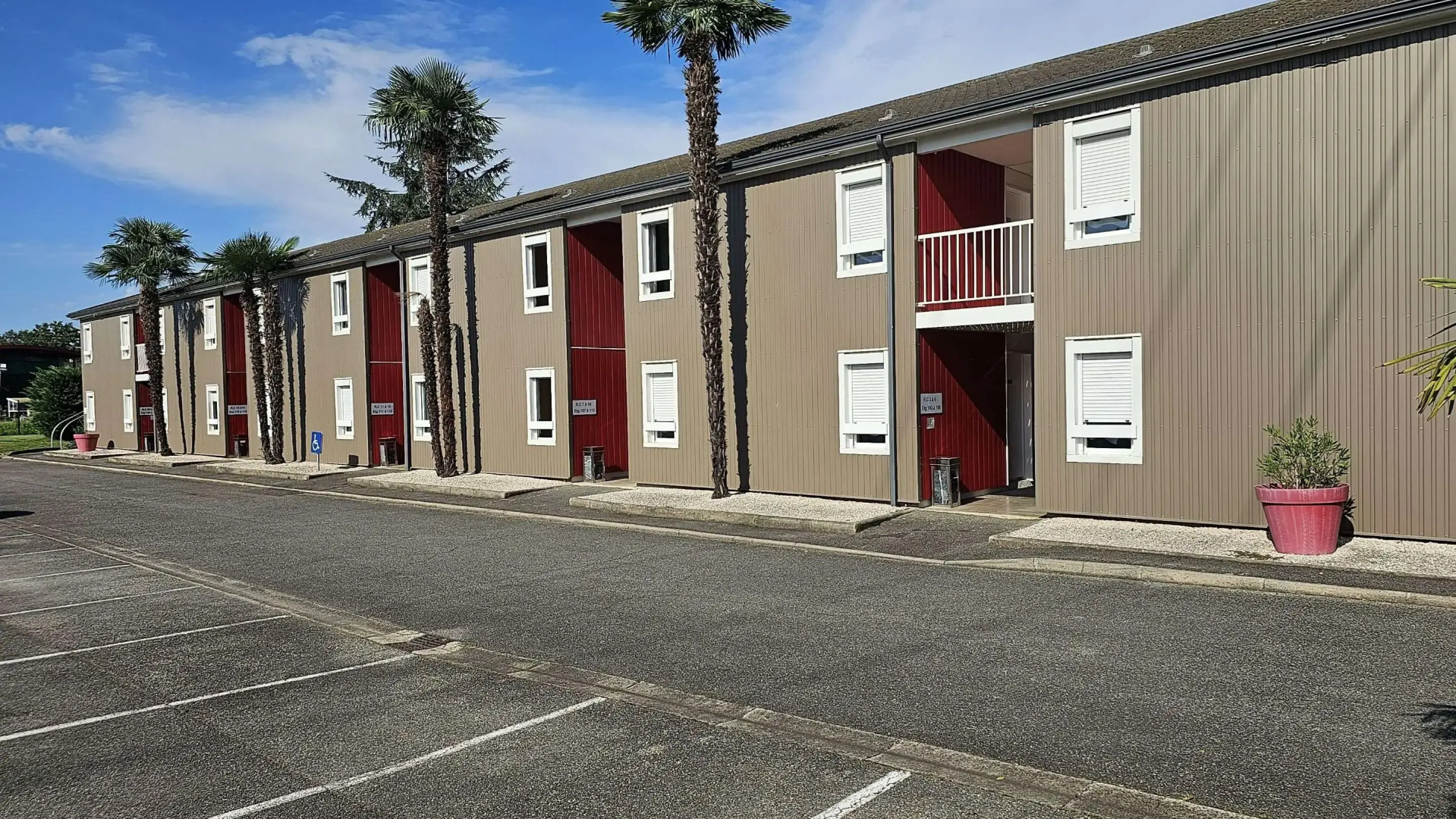 Brit Hotel Essentiel Pau Lescar