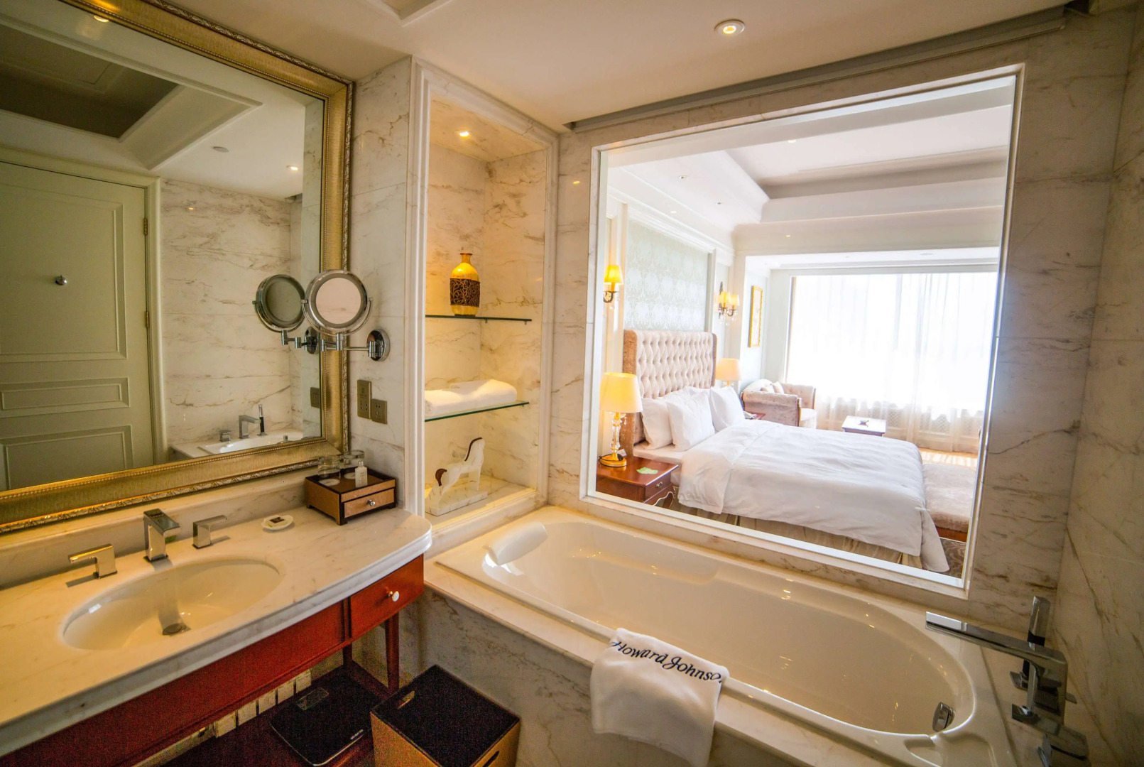 Howard Johnson by  Domando Plaza Wulanchabu